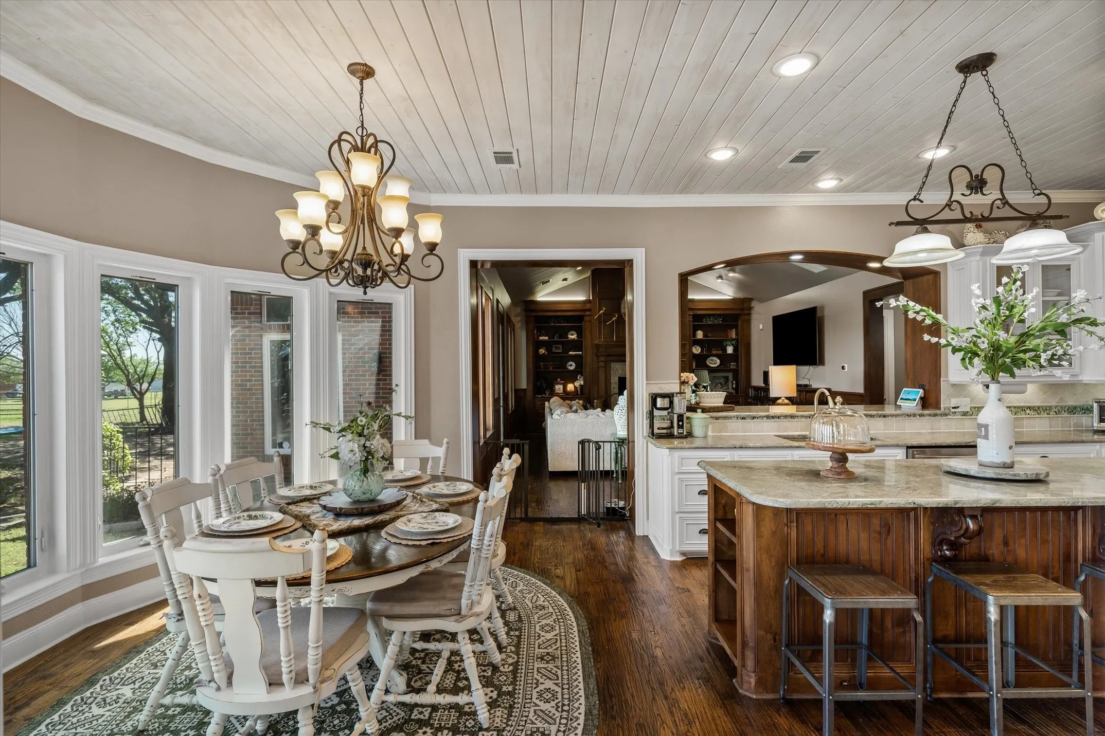 Single Family Residence For Sale in Ellis County , 2201 E Fm 813, Ennis, Texas 75119, 5 Bedrooms, 6 Bathrooms, 3 Garage spaces, 9,215 Sqft, built in 1983, Preowned, Price $2,990,000, mls#21232357, Real Estate Agent in Ennis, Homes For Sale in Ellis county, Homes For Sale in Ennis, Realtor in Ennis Texas, Real Estate Brokerage Independent Realty Texas, Luminita Cordes Realtor
