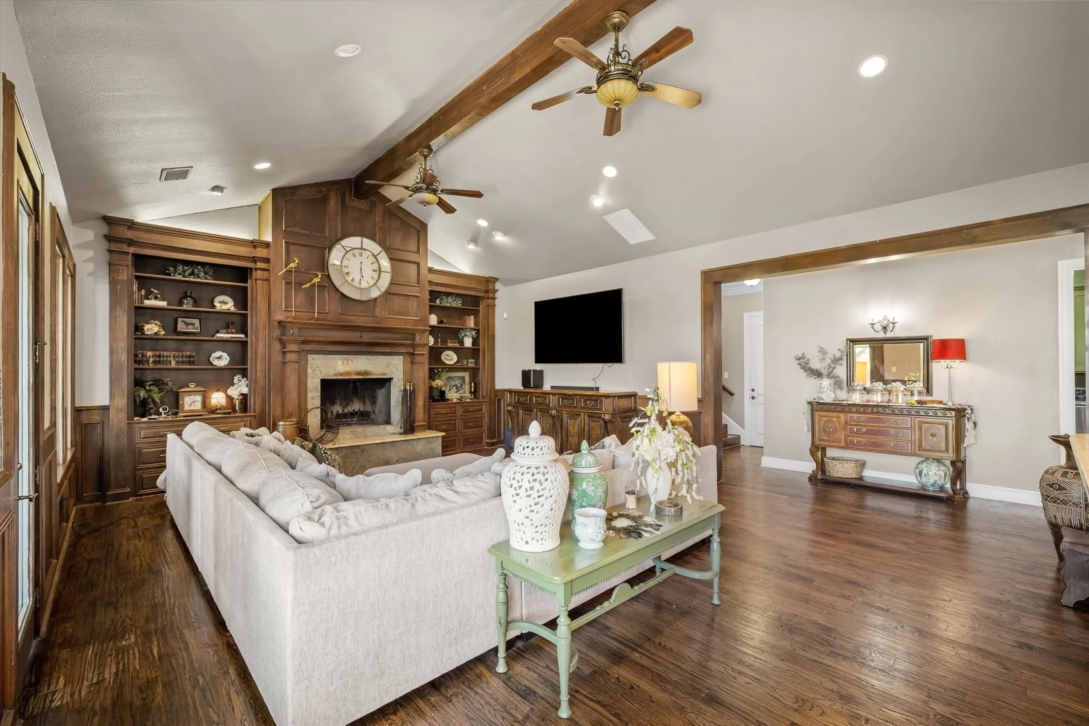 Single Family Residence For Sale in Ellis County , 2201 E Fm 813, Ennis, Texas 75119, 5 Bedrooms, 6 Bathrooms, 3 Garage spaces, 9,215 Sqft, built in 1983, Preowned, Price $2,990,000, mls#21232357, Real Estate Agent in Ennis, Homes For Sale in Ellis county, Homes For Sale in Ennis, Realtor in Ennis Texas, Real Estate Brokerage Independent Realty Texas, Luminita Cordes Realtor