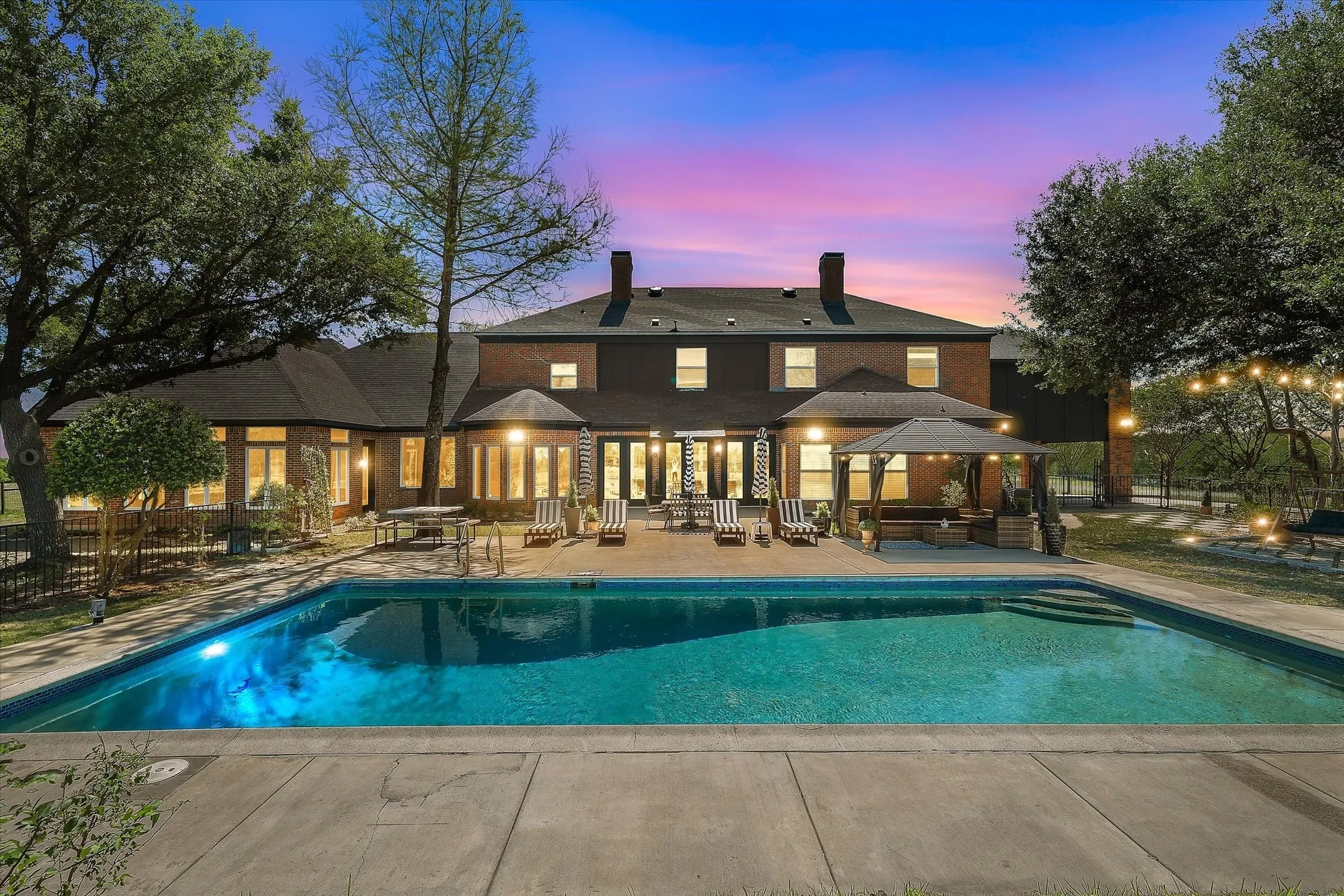 Single Family Residence For Sale in Ellis County , 2201 E Fm 813, Ennis, Texas 75119, 5 Bedrooms, 6 Bathrooms, 3 Garage spaces, 9,215 Sqft, built in 1983, Preowned, Price $2,990,000, mls#21232357, Real Estate Agent in Ennis, Homes For Sale in Ellis county, Homes For Sale in Ennis, Realtor in Ennis Texas, Real Estate Brokerage Independent Realty Texas, Luminita Cordes Realtor