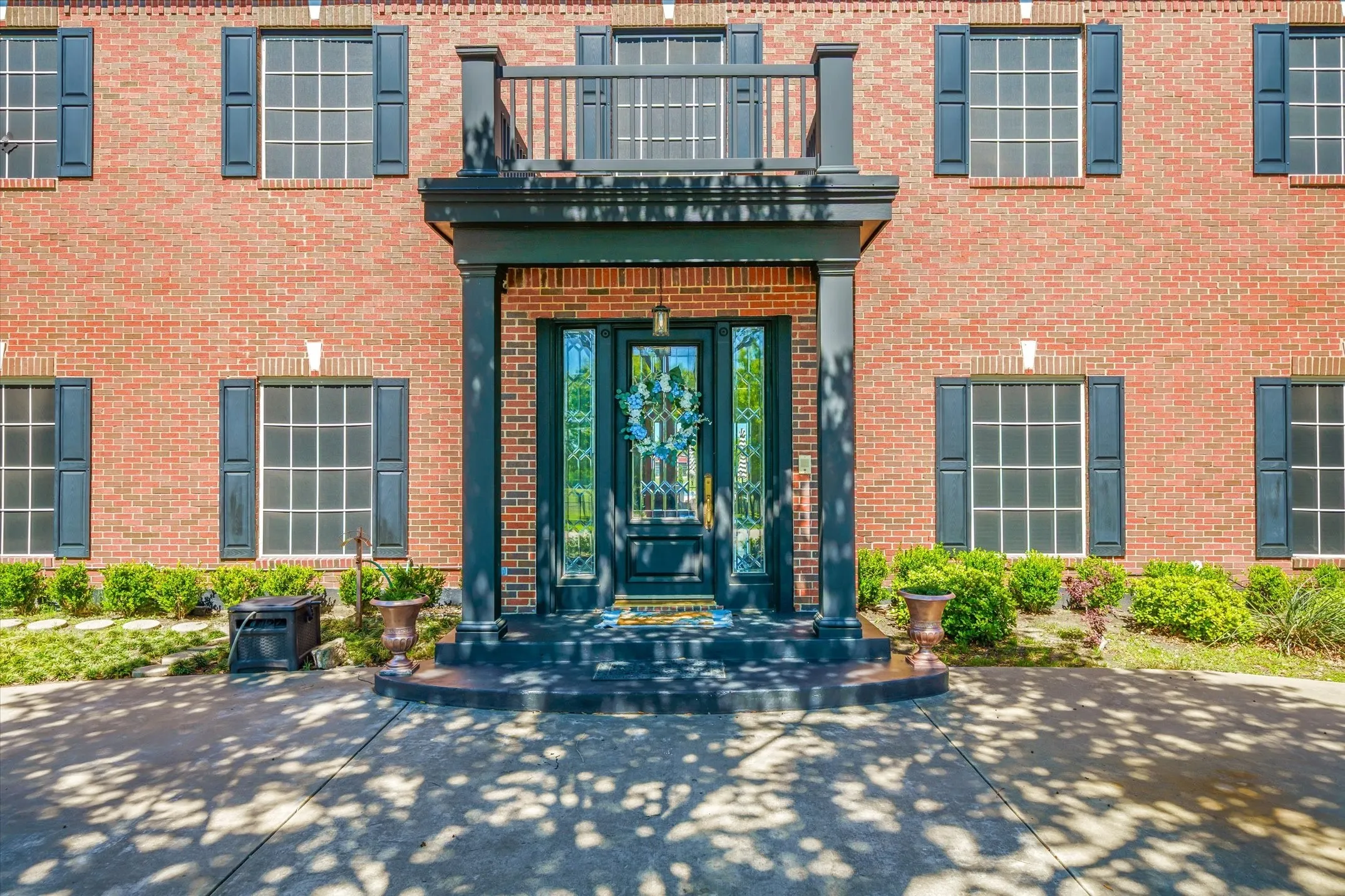 Single Family Residence For Sale in Ellis County , 2201 E Fm 813, Ennis, Texas 75119, 5 Bedrooms, 6 Bathrooms, 3 Garage spaces, 9,215 Sqft, built in 1983, Preowned, Price $2,990,000, mls#21232357, Real Estate Agent in Ennis, Homes For Sale in Ellis county, Homes For Sale in Ennis, Realtor in Ennis Texas, Real Estate Brokerage Independent Realty Texas, Luminita Cordes Realtor