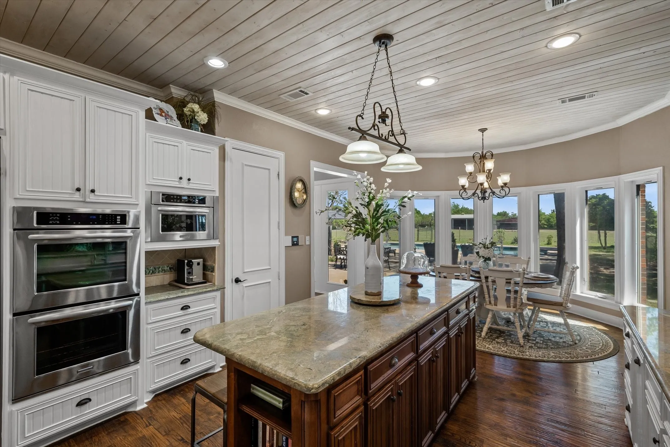 Single Family Residence For Sale in Ellis County , 2201 E Fm 813, Ennis, Texas 75119, 5 Bedrooms, 6 Bathrooms, 3 Garage spaces, 9,215 Sqft, built in 1983, Preowned, Price $2,990,000, mls#21232357, Real Estate Agent in Ennis, Homes For Sale in Ellis county, Homes For Sale in Ennis, Realtor in Ennis Texas, Real Estate Brokerage Independent Realty Texas, Luminita Cordes Realtor