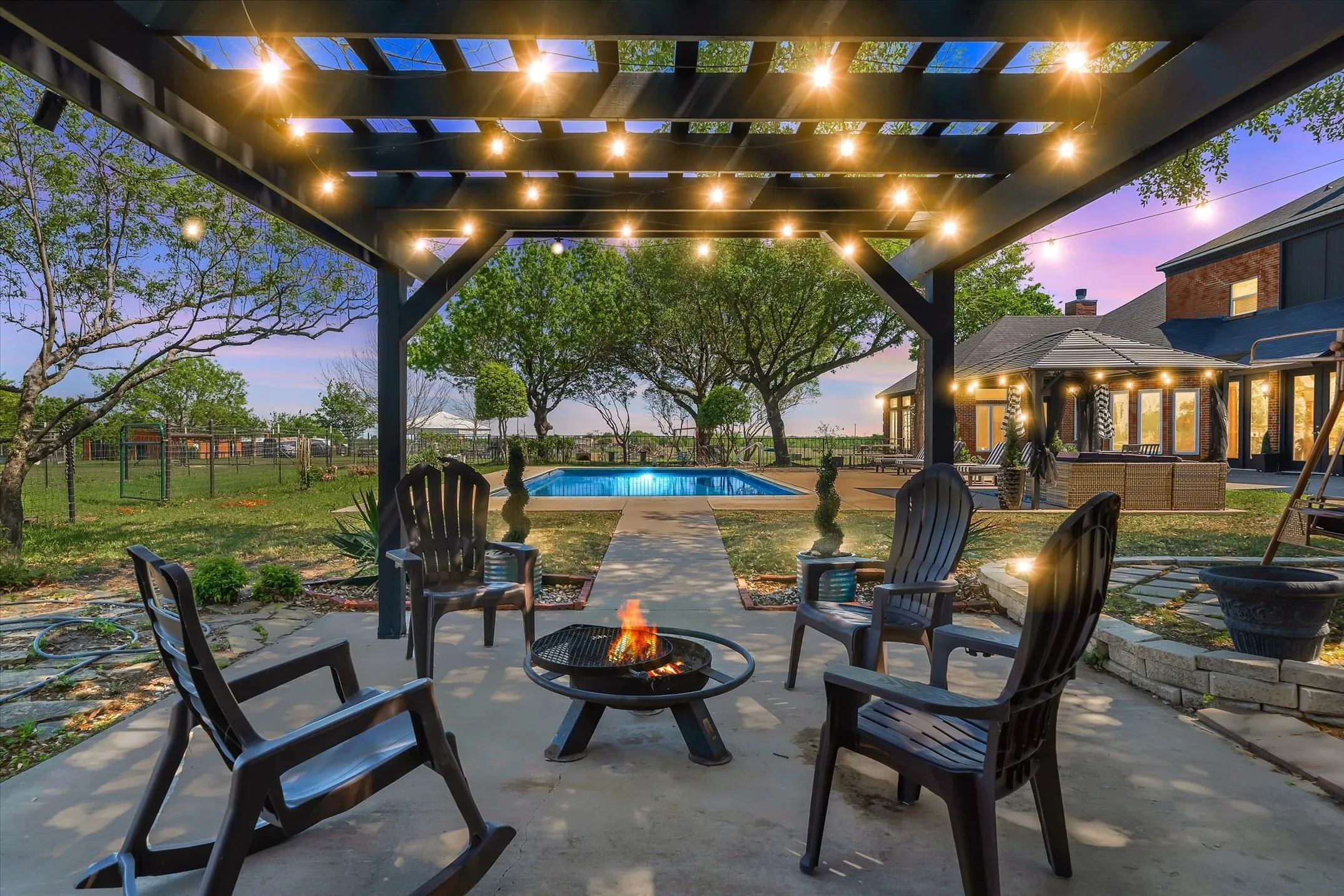 Single Family Residence For Sale in Ellis County , 2201 E Fm 813, Ennis, Texas 75119, 5 Bedrooms, 6 Bathrooms, 3 Garage spaces, 9,215 Sqft, built in 1983, Preowned, Price $2,990,000, mls#21232357, Real Estate Agent in Ennis, Homes For Sale in Ellis county, Homes For Sale in Ennis, Realtor in Ennis Texas, Real Estate Brokerage Independent Realty Texas, Luminita Cordes Realtor