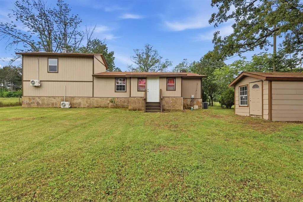 Single Family Residence For Sale in Titus County , 1191 County Road 3240, Mt Pleasant, Texas 75455, 4 Bedroom, 3 Bathroom, Garage spaces, 1,836 Sqft, built in 1971, Preowned, mls#21255653, Real Estate Agent in Mt Pleasant, Homes For Sale in Titus county, Homes For Sale in Mt Pleasant, Realtor in Mt Pleasant Texas, Real Estate Brokerage Independent Realty Texas, Luminita Cordes Realtor