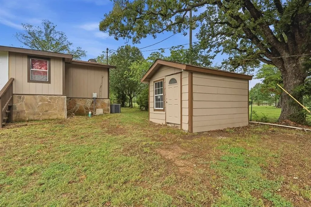 Single Family Residence For Sale in Titus County , 1191 County Road 3240, Mt Pleasant, Texas 75455, 4 Bedroom, 3 Bathroom, Garage spaces, 1,836 Sqft, built in 1971, Preowned, mls#21255653, Real Estate Agent in Mt Pleasant, Homes For Sale in Titus county, Homes For Sale in Mt Pleasant, Realtor in Mt Pleasant Texas, Real Estate Brokerage Independent Realty Texas, Luminita Cordes Realtor