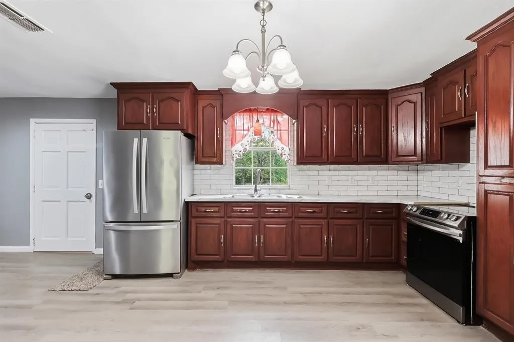 Single Family Residence For Sale in Titus County , 1191 County Road 3240, Mt Pleasant, Texas 75455, 4 Bedroom, 3 Bathroom, Garage spaces, 1,836 Sqft, built in 1971, Preowned, mls#21255653, Real Estate Agent in Mt Pleasant, Homes For Sale in Titus county, Homes For Sale in Mt Pleasant, Realtor in Mt Pleasant Texas, Real Estate Brokerage Independent Realty Texas, Luminita Cordes Realtor