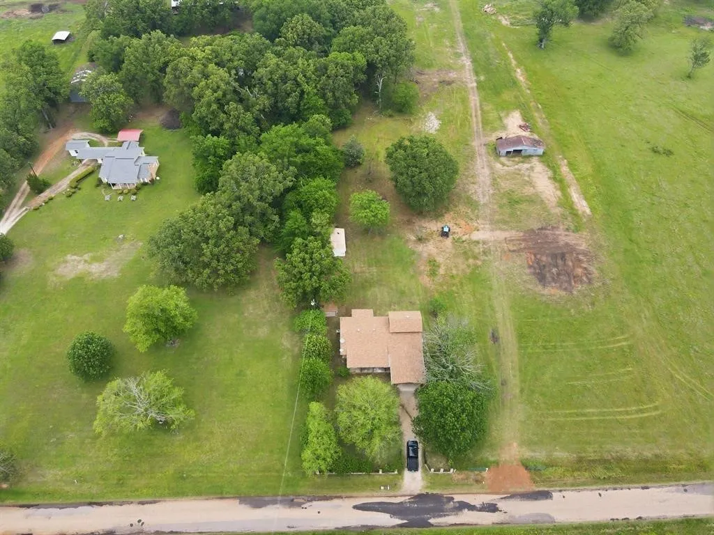 Single Family Residence For Sale in Titus County , 1191 County Road 3240, Mt Pleasant, Texas 75455, 4 Bedroom, 3 Bathroom, Garage spaces, 1,836 Sqft, built in 1971, Preowned, mls#21255653, Real Estate Agent in Mt Pleasant, Homes For Sale in Titus county, Homes For Sale in Mt Pleasant, Realtor in Mt Pleasant Texas, Real Estate Brokerage Independent Realty Texas, Luminita Cordes Realtor