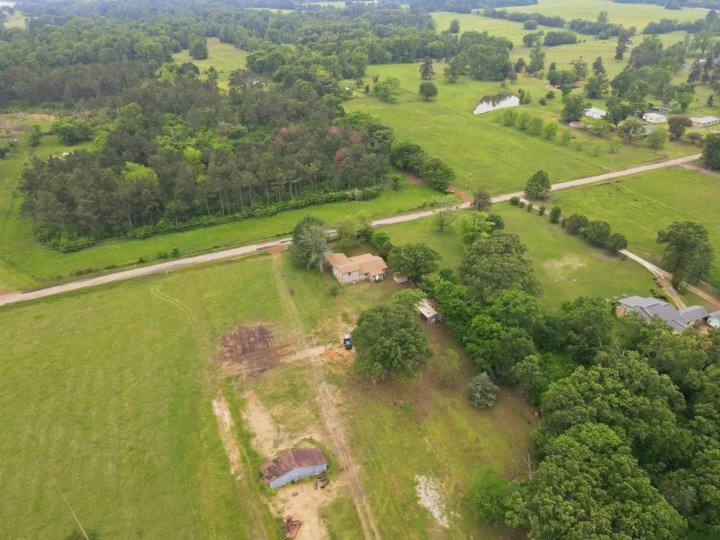 Single Family Residence For Sale in Titus County , 1191 County Road 3240, Mt Pleasant, Texas 75455, 4 Bedroom, 3 Bathroom, Garage spaces, 1,836 Sqft, built in 1971, Preowned, mls#21255653, Real Estate Agent in Mt Pleasant, Homes For Sale in Titus county, Homes For Sale in Mt Pleasant, Realtor in Mt Pleasant Texas, Real Estate Brokerage Independent Realty Texas, Luminita Cordes Realtor