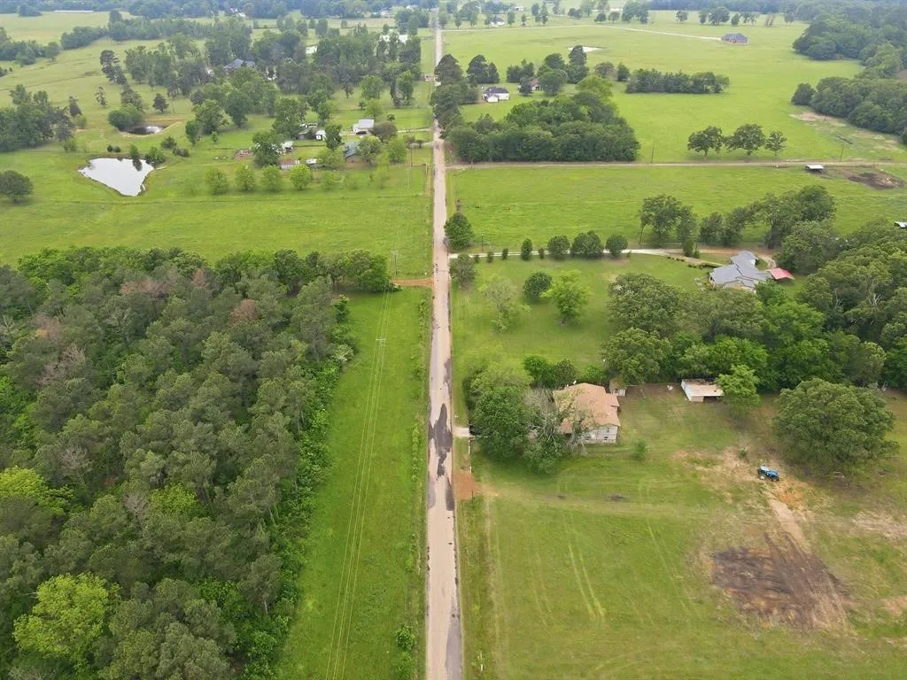 Single Family Residence For Sale in Titus County , 1191 County Road 3240, Mt Pleasant, Texas 75455, 4 Bedroom, 3 Bathroom, Garage spaces, 1,836 Sqft, built in 1971, Preowned, mls#21255653, Real Estate Agent in Mt Pleasant, Homes For Sale in Titus county, Homes For Sale in Mt Pleasant, Realtor in Mt Pleasant Texas, Real Estate Brokerage Independent Realty Texas, Luminita Cordes Realtor