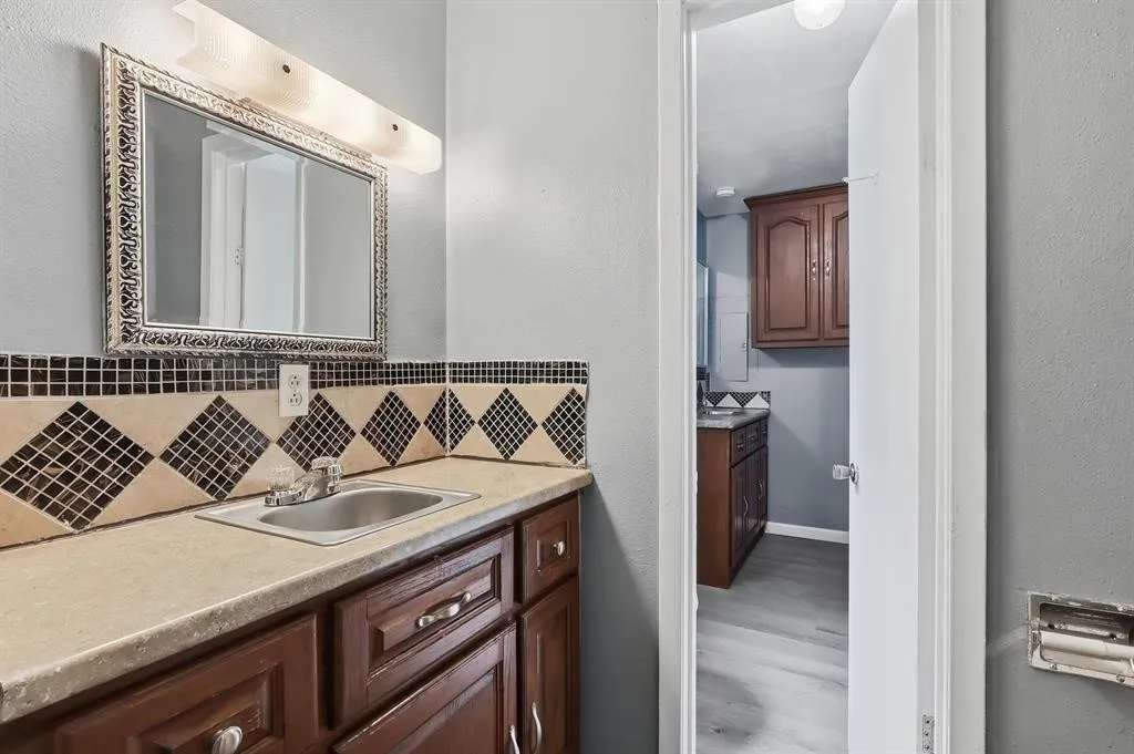 Single Family Residence For Sale in Titus County , 1191 County Road 3240, Mt Pleasant, Texas 75455, 4 Bedroom, 3 Bathroom, Garage spaces, 1,836 Sqft, built in 1971, Preowned, mls#21255653, Real Estate Agent in Mt Pleasant, Homes For Sale in Titus county, Homes For Sale in Mt Pleasant, Realtor in Mt Pleasant Texas, Real Estate Brokerage Independent Realty Texas, Luminita Cordes Realtor