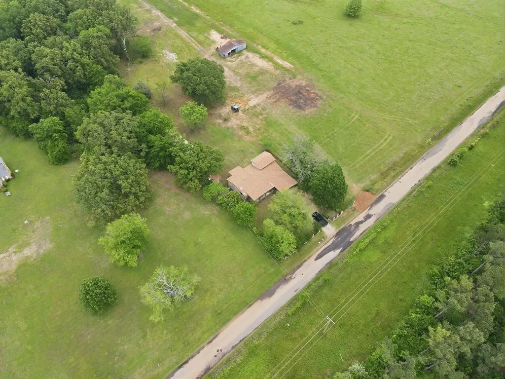 Single Family Residence For Sale in Titus County , 1191 County Road 3240, Mt Pleasant, Texas 75455, 4 Bedroom, 3 Bathroom, Garage spaces, 1,836 Sqft, built in 1971, Preowned, mls#21255653, Real Estate Agent in Mt Pleasant, Homes For Sale in Titus county, Homes For Sale in Mt Pleasant, Realtor in Mt Pleasant Texas, Real Estate Brokerage Independent Realty Texas, Luminita Cordes Realtor
