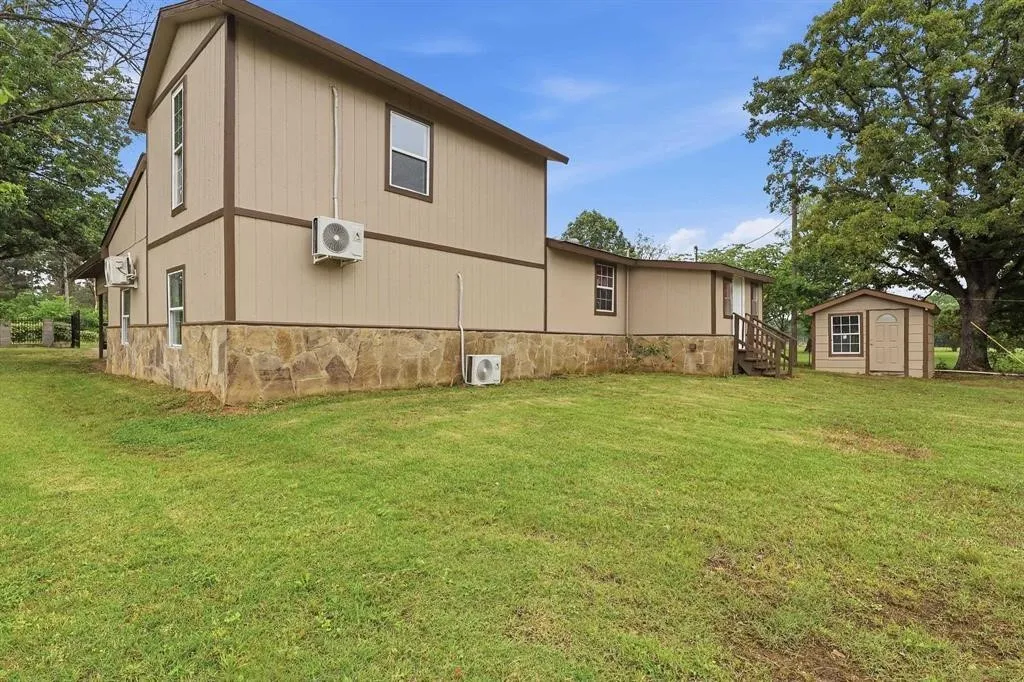 Single Family Residence For Sale in Titus County , 1191 County Road 3240, Mt Pleasant, Texas 75455, 4 Bedroom, 3 Bathroom, Garage spaces, 1,836 Sqft, built in 1971, Preowned, mls#21255653, Real Estate Agent in Mt Pleasant, Homes For Sale in Titus county, Homes For Sale in Mt Pleasant, Realtor in Mt Pleasant Texas, Real Estate Brokerage Independent Realty Texas, Luminita Cordes Realtor