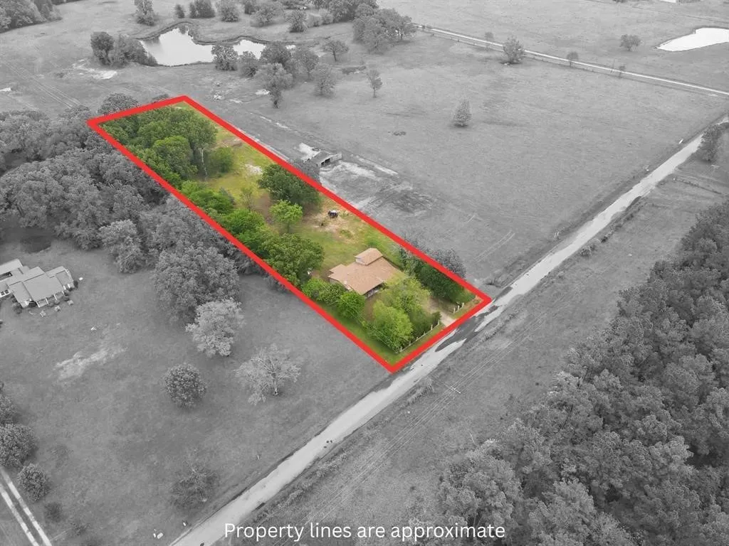 Single Family Residence For Sale in Titus County , 1191 County Road 3240, Mt Pleasant, Texas 75455, 4 Bedroom, 3 Bathroom, Garage spaces, 1,836 Sqft, built in 1971, Preowned, mls#21255653, Real Estate Agent in Mt Pleasant, Homes For Sale in Titus county, Homes For Sale in Mt Pleasant, Realtor in Mt Pleasant Texas, Real Estate Brokerage Independent Realty Texas, Luminita Cordes Realtor