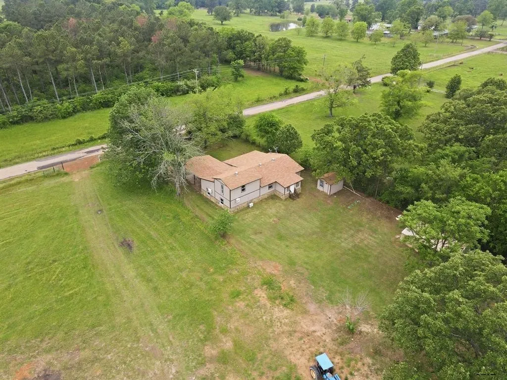 Single Family Residence For Sale in Titus County , 1191 County Road 3240, Mt Pleasant, Texas 75455, 4 Bedroom, 3 Bathroom, Garage spaces, 1,836 Sqft, built in 1971, Preowned, mls#21255653, Real Estate Agent in Mt Pleasant, Homes For Sale in Titus county, Homes For Sale in Mt Pleasant, Realtor in Mt Pleasant Texas, Real Estate Brokerage Independent Realty Texas, Luminita Cordes Realtor