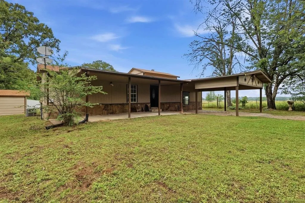 Single Family Residence For Sale in Titus County , 1191 County Road 3240, Mt Pleasant, Texas 75455, 4 Bedroom, 3 Bathroom, Garage spaces, 1,836 Sqft, built in 1971, Preowned, mls#21255653, Real Estate Agent in Mt Pleasant, Homes For Sale in Titus county, Homes For Sale in Mt Pleasant, Realtor in Mt Pleasant Texas, Real Estate Brokerage Independent Realty Texas, Luminita Cordes Realtor