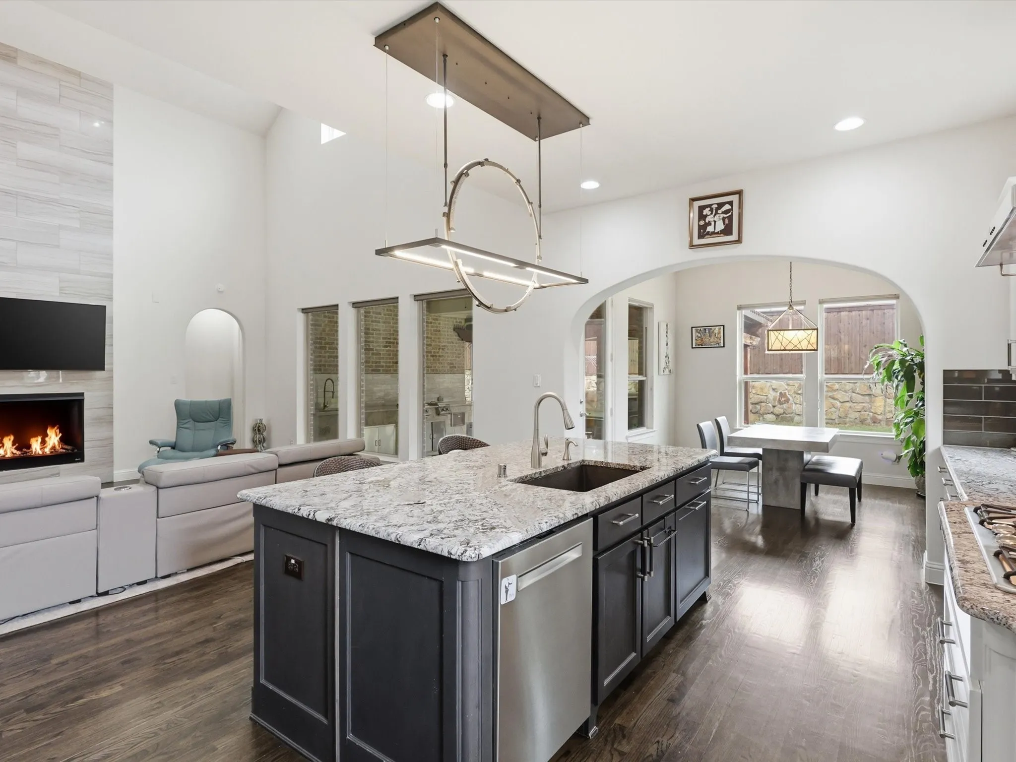 Single Family Residence For Sale in Dallas County , 2724 Dames Lane, Irving, Texas 75063, 4 Bedroom, 4 Bathroom, 3 Garage spaces, 4,080 Sqft, built in 2016, Preowned, mls#21254700, Real Estate Agent in Irving, Homes For Sale in Dallas county, Homes For Sale in Irving, Realtor in Irving Texas, Real Estate Brokerage Independent Realty Texas, Luminita Cordes Realtor