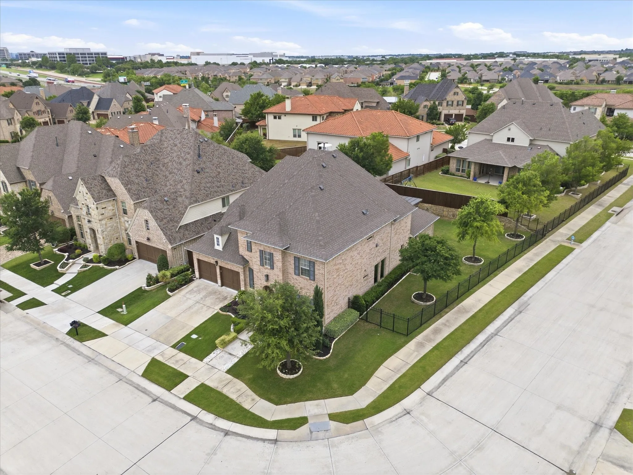 Single Family Residence For Sale in Dallas County , 2724 Dames Lane, Irving, Texas 75063, 4 Bedroom, 4 Bathroom, 3 Garage spaces, 4,080 Sqft, built in 2016, Preowned, mls#21254700, Real Estate Agent in Irving, Homes For Sale in Dallas county, Homes For Sale in Irving, Realtor in Irving Texas, Real Estate Brokerage Independent Realty Texas, Luminita Cordes Realtor
