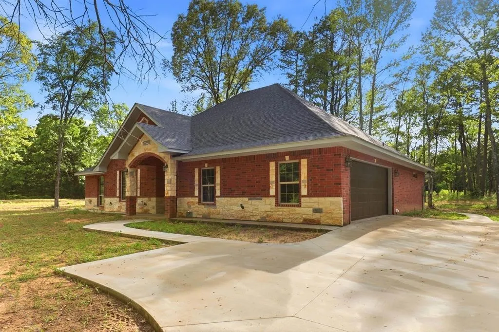 Single Family Residence For Sale in Titus County , 437 County Road 1660, Mt Pleasant, Texas 75455, 3 Bedroom, 3 Bathroom, 2 Garage spaces, 2,105 Sqft, built in 2025, New Construction - Complete, Price $475,000, mls#21255595, Real Estate Agent in Mt Pleasant, Homes For Sale in Titus county, Homes For Sale in Mt Pleasant, Realtor in Mt Pleasant Texas, Real Estate Brokerage Independent Realty Texas, Luminita Cordes Realtor