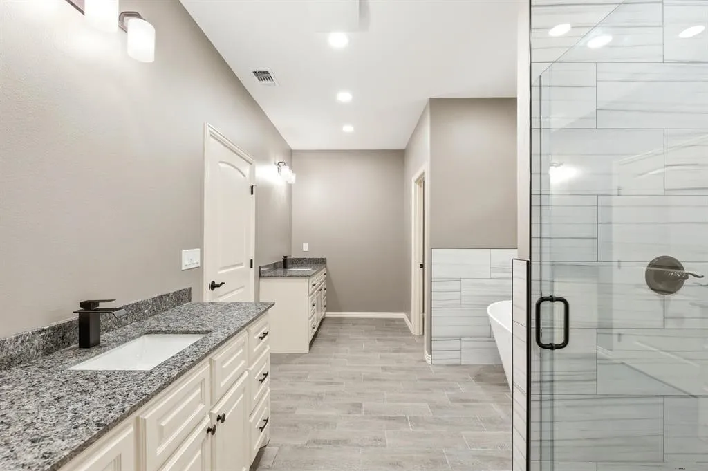 Single Family Residence For Sale in Titus County , 437 County Road 1660, Mt Pleasant, Texas 75455, 3 Bedroom, 3 Bathroom, 2 Garage spaces, 2,105 Sqft, built in 2025, New Construction - Complete, Price $475,000, mls#21255595, Real Estate Agent in Mt Pleasant, Homes For Sale in Titus county, Homes For Sale in Mt Pleasant, Realtor in Mt Pleasant Texas, Real Estate Brokerage Independent Realty Texas, Luminita Cordes Realtor