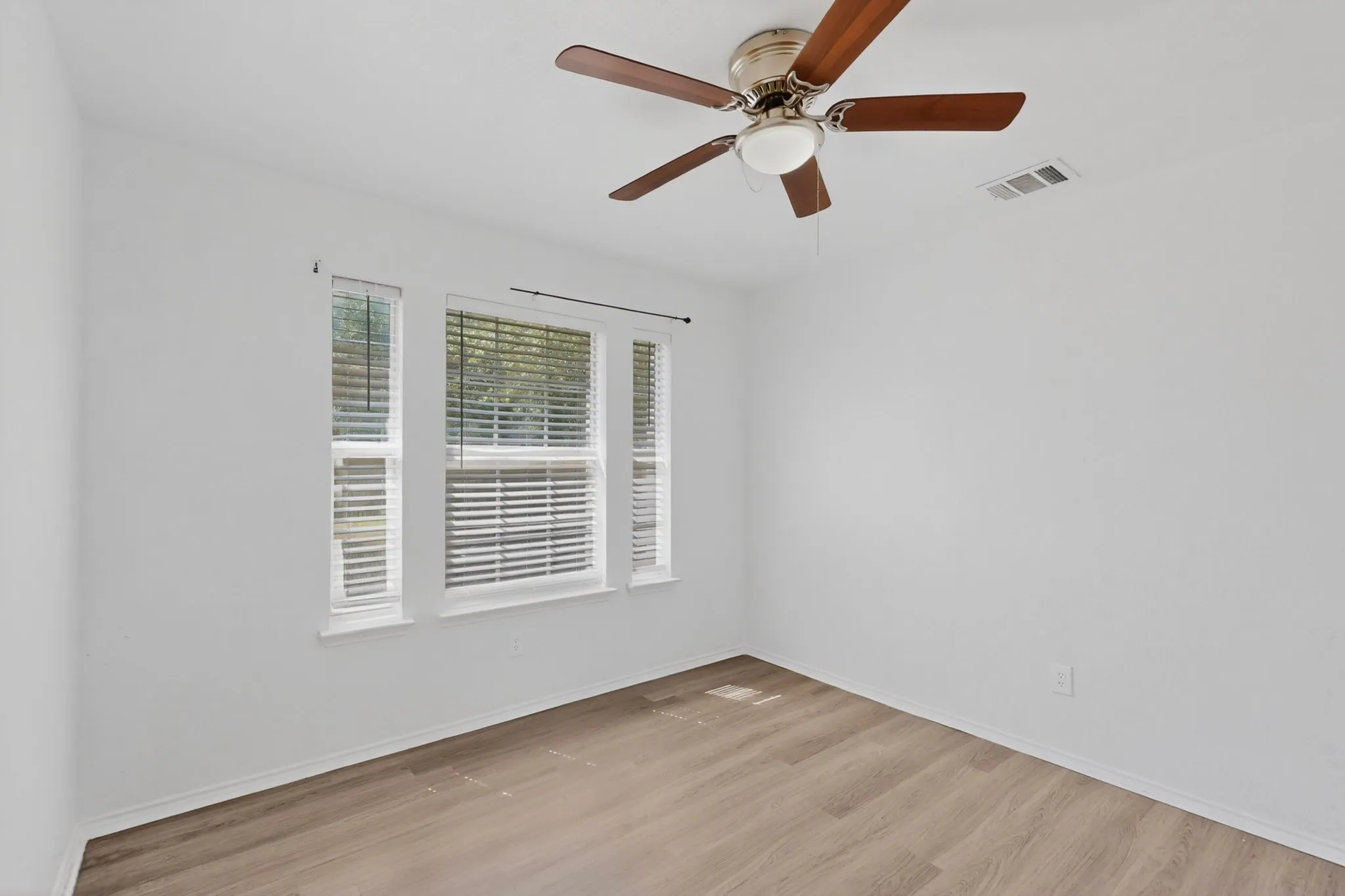 Single Family Residence For Rent in Dallas County , 2302 Dana Drive, Rowlett, Texas 75088, 4 Bedrooms, 4 Bathrooms, 2 Garage spaces, 2,223 Sqft, built in 1991, Price $2,900, mls#21256346, Real Estate Agent in Rowlett, Homes For Rent in Dallas county, Homes For Rent in Rowlett, Realtor in Rowlett Texas, Real Estate Brokerage Independent Realty Texas, Luminita Cordes Realtor