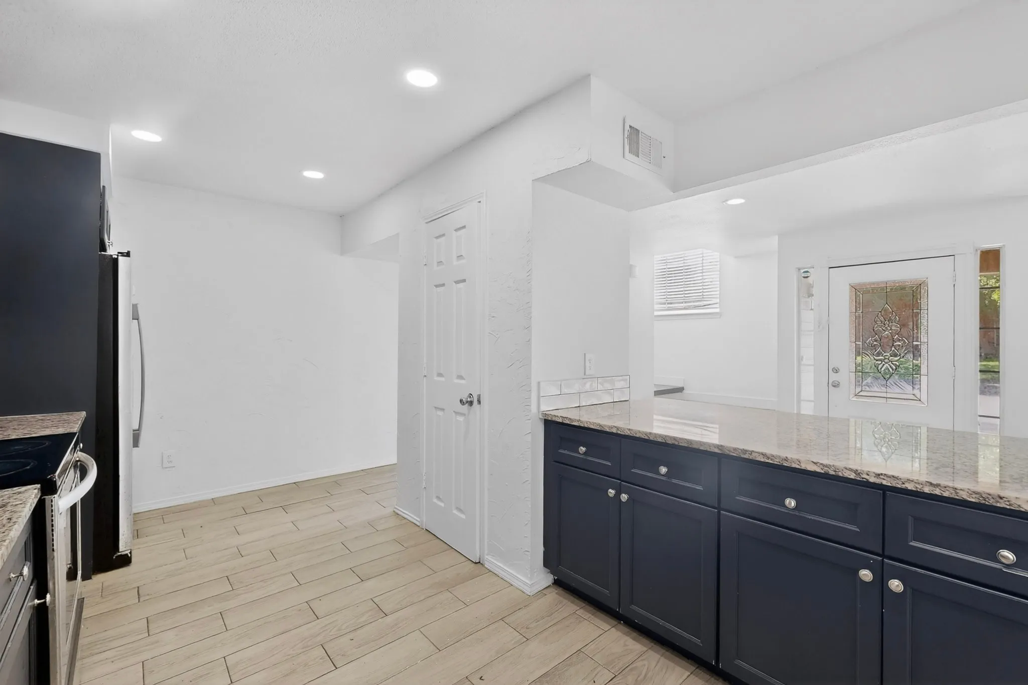 Single Family Residence For Rent in Dallas County , 2302 Dana Drive, Rowlett, Texas 75088, 4 Bedrooms, 4 Bathrooms, 2 Garage spaces, 2,223 Sqft, built in 1991, Price $2,900, mls#21256346, Real Estate Agent in Rowlett, Homes For Rent in Dallas county, Homes For Rent in Rowlett, Realtor in Rowlett Texas, Real Estate Brokerage Independent Realty Texas, Luminita Cordes Realtor