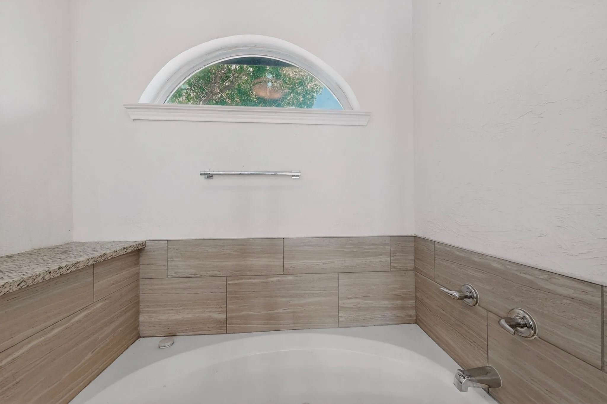 Single Family Residence For Rent in Dallas County , 2302 Dana Drive, Rowlett, Texas 75088, 4 Bedrooms, 4 Bathrooms, 2 Garage spaces, 2,223 Sqft, built in 1991, Price $2,900, mls#21256346, Real Estate Agent in Rowlett, Homes For Rent in Dallas county, Homes For Rent in Rowlett, Realtor in Rowlett Texas, Real Estate Brokerage Independent Realty Texas, Luminita Cordes Realtor