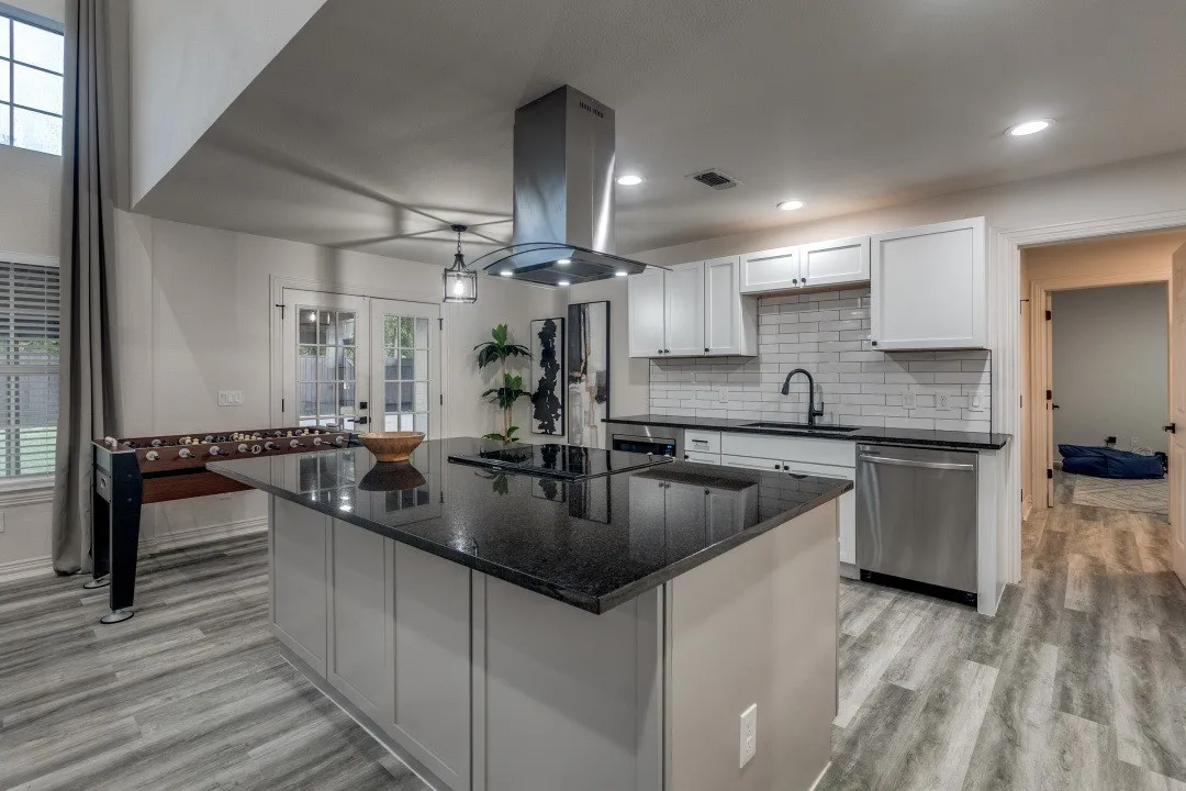 Single Family Residence For Sale in Dallas County , 3304 Inwood Road, Dallas, Texas 75235, 4 Bedroom, 3 Bathroom, 2 Garage spaces, 2,420 Sqft, built in 2001, mls#21253745, Real Estate Agent in Dallas, Homes For Sale in Dallas county, Homes For Sale in Dallas, Realtor in Dallas Texas, Real Estate Brokerage Independent Realty Texas, Luminita Cordes Realtor