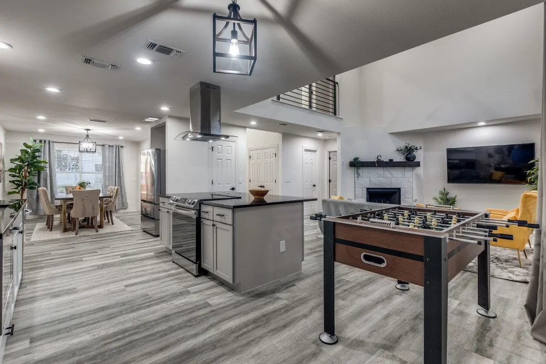 Single Family Residence For Sale in Dallas County , 3304 Inwood Road, Dallas, Texas 75235, 4 Bedroom, 3 Bathroom, 2 Garage spaces, 2,420 Sqft, built in 2001, mls#21253745, Real Estate Agent in Dallas, Homes For Sale in Dallas county, Homes For Sale in Dallas, Realtor in Dallas Texas, Real Estate Brokerage Independent Realty Texas, Luminita Cordes Realtor