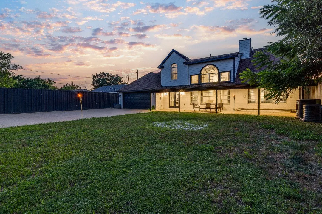 Single Family Residence For Sale in Dallas County , 3304 Inwood Road, Dallas, Texas 75235, 4 Bedroom, 3 Bathroom, 2 Garage spaces, 2,420 Sqft, built in 2001, mls#21253745, Real Estate Agent in Dallas, Homes For Sale in Dallas county, Homes For Sale in Dallas, Realtor in Dallas Texas, Real Estate Brokerage Independent Realty Texas, Luminita Cordes Realtor
