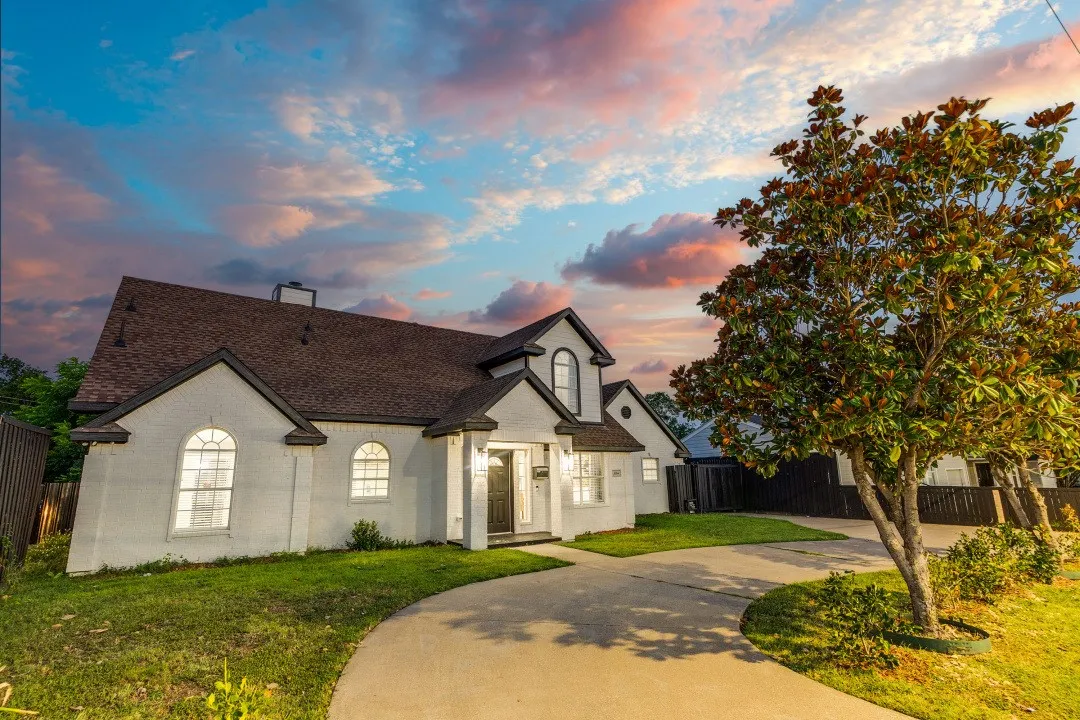 Single Family Residence For Sale in Dallas County , 3304 Inwood Road, Dallas, Texas 75235, 4 Bedroom, 3 Bathroom, 2 Garage spaces, 2,420 Sqft, built in 2001, mls#21253745, Real Estate Agent in Dallas, Homes For Sale in Dallas county, Homes For Sale in Dallas, Realtor in Dallas Texas, Real Estate Brokerage Independent Realty Texas, Luminita Cordes Realtor