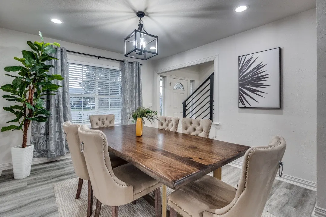 Single Family Residence For Sale in Dallas County , 3304 Inwood Road, Dallas, Texas 75235, 4 Bedroom, 3 Bathroom, 2 Garage spaces, 2,420 Sqft, built in 2001, mls#21253745, Real Estate Agent in Dallas, Homes For Sale in Dallas county, Homes For Sale in Dallas, Realtor in Dallas Texas, Real Estate Brokerage Independent Realty Texas, Luminita Cordes Realtor