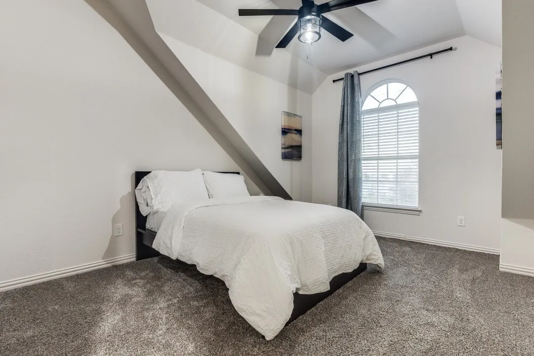 Single Family Residence For Sale in Dallas County , 3304 Inwood Road, Dallas, Texas 75235, 4 Bedroom, 3 Bathroom, 2 Garage spaces, 2,420 Sqft, built in 2001, mls#21253745, Real Estate Agent in Dallas, Homes For Sale in Dallas county, Homes For Sale in Dallas, Realtor in Dallas Texas, Real Estate Brokerage Independent Realty Texas, Luminita Cordes Realtor
