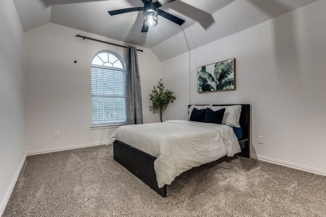 Single Family Residence For Sale in Dallas County , 3304 Inwood Road, Dallas, Texas 75235, 4 Bedroom, 3 Bathroom, 2 Garage spaces, 2,420 Sqft, built in 2001, mls#21253745, Real Estate Agent in Dallas, Homes For Sale in Dallas county, Homes For Sale in Dallas, Realtor in Dallas Texas, Real Estate Brokerage Independent Realty Texas, Luminita Cordes Realtor