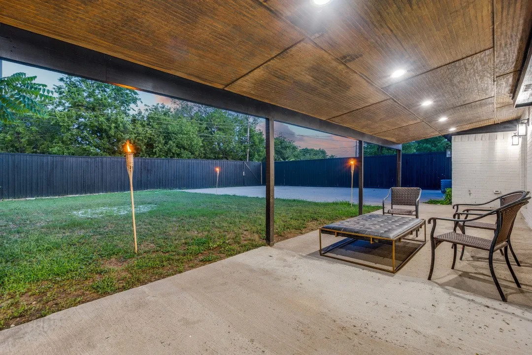 Single Family Residence For Sale in Dallas County , 3304 Inwood Road, Dallas, Texas 75235, 4 Bedroom, 3 Bathroom, 2 Garage spaces, 2,420 Sqft, built in 2001, mls#21253745, Real Estate Agent in Dallas, Homes For Sale in Dallas county, Homes For Sale in Dallas, Realtor in Dallas Texas, Real Estate Brokerage Independent Realty Texas, Luminita Cordes Realtor
