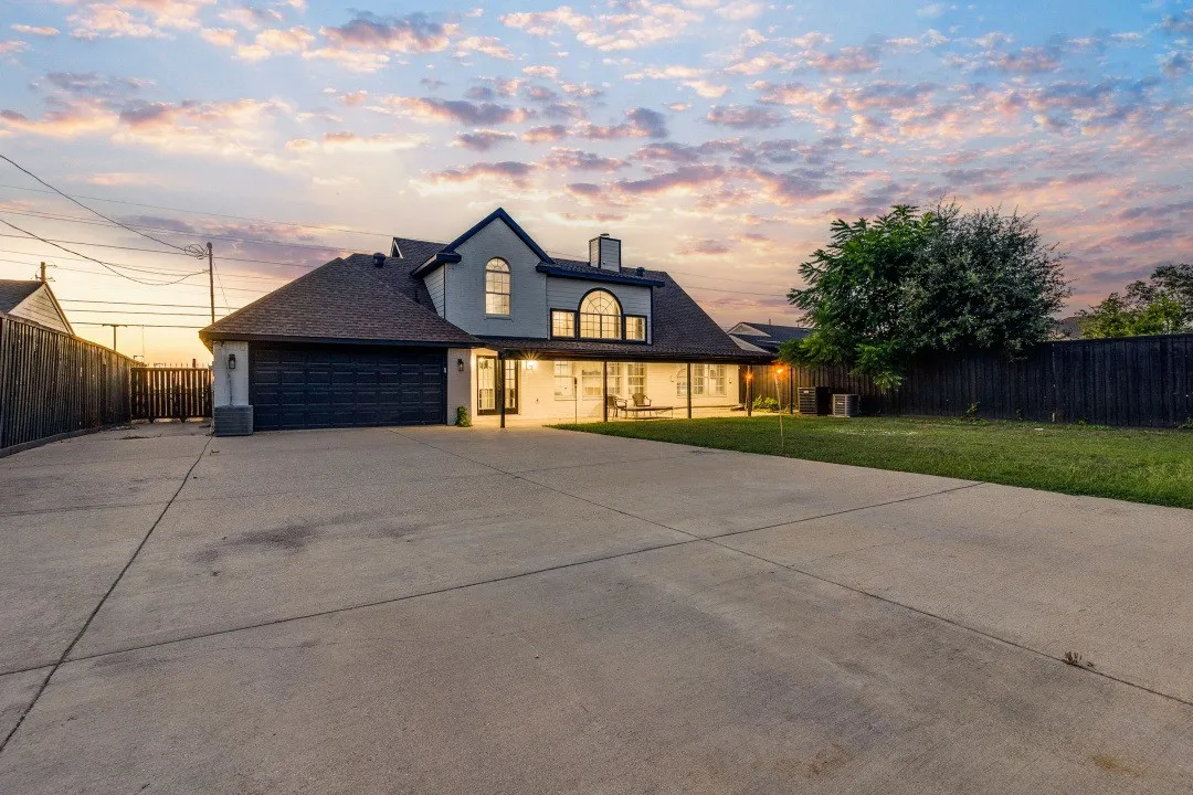 Single Family Residence For Sale in Dallas County , 3304 Inwood Road, Dallas, Texas 75235, 4 Bedroom, 3 Bathroom, 2 Garage spaces, 2,420 Sqft, built in 2001, mls#21253745, Real Estate Agent in Dallas, Homes For Sale in Dallas county, Homes For Sale in Dallas, Realtor in Dallas Texas, Real Estate Brokerage Independent Realty Texas, Luminita Cordes Realtor