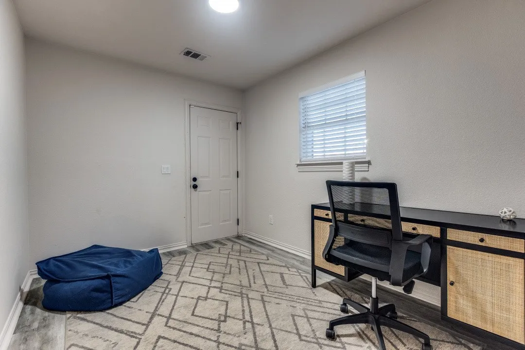 Single Family Residence For Sale in Dallas County , 3304 Inwood Road, Dallas, Texas 75235, 4 Bedroom, 3 Bathroom, 2 Garage spaces, 2,420 Sqft, built in 2001, mls#21253745, Real Estate Agent in Dallas, Homes For Sale in Dallas county, Homes For Sale in Dallas, Realtor in Dallas Texas, Real Estate Brokerage Independent Realty Texas, Luminita Cordes Realtor