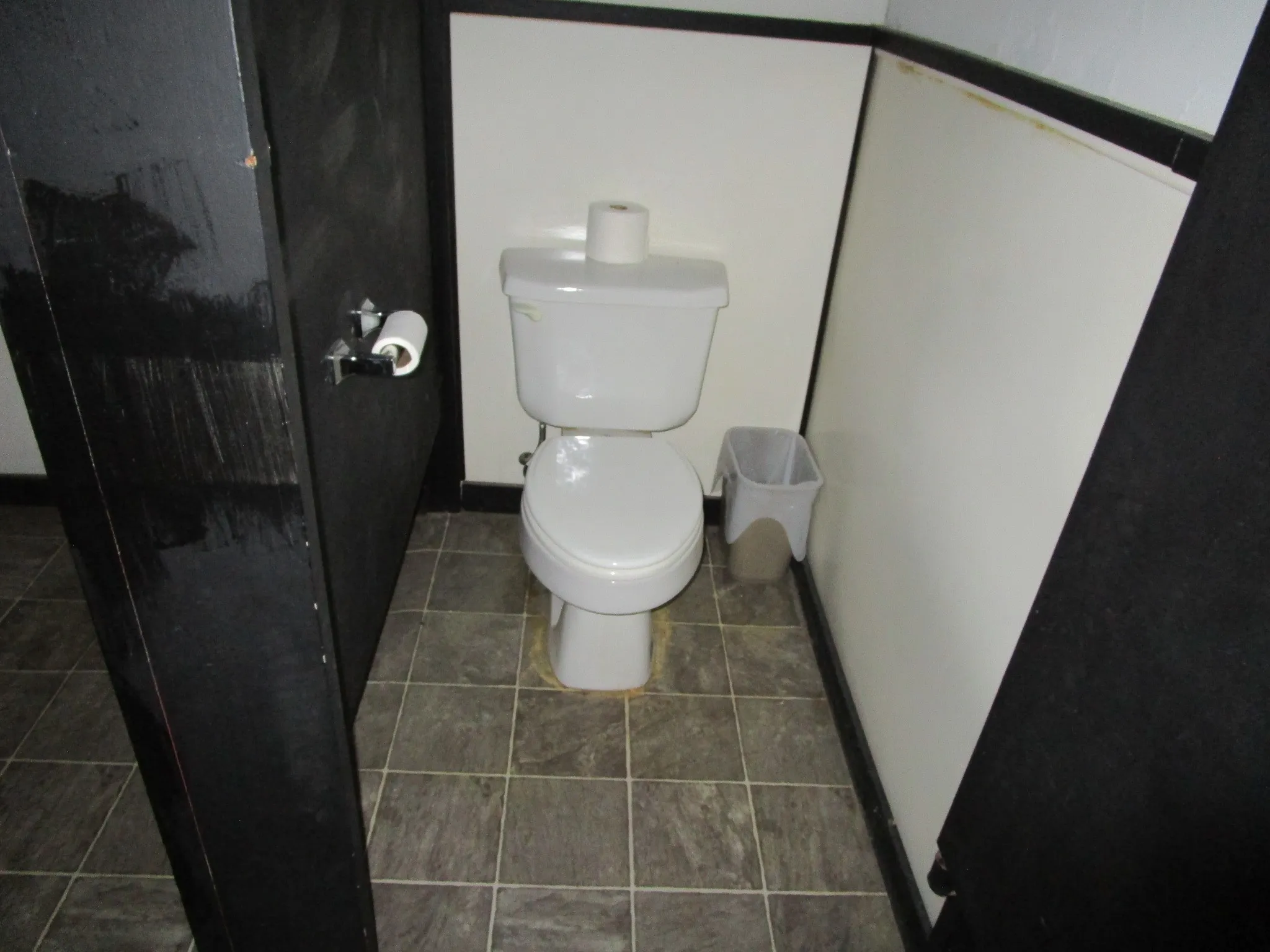 commode in stall