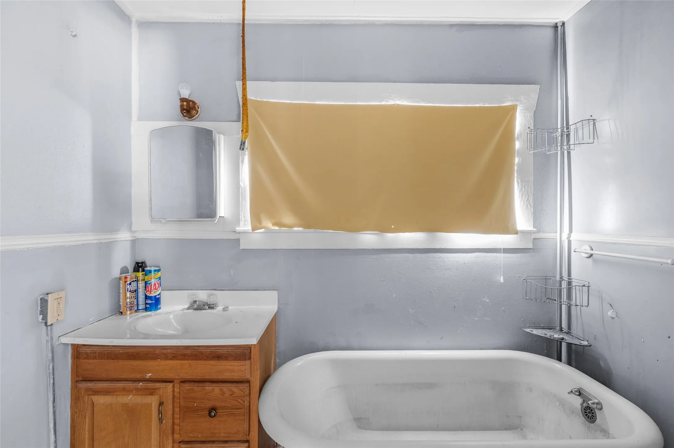 Single Family Residence For Sale in Grayson County , 1109 W Crawford Street, Denison, Texas 75020, 3 Bedrooms, 2 Bathrooms, Garage spaces, 1,314 Sqft, built in 1920, Preowned, Price $85,000, mls#21256124, Real Estate Agent in Denison, Homes For Sale in Grayson county, Homes For Sale in Denison, Realtor in Denison Texas, Real Estate Brokerage Independent Realty Texas, Luminita Cordes Realtor