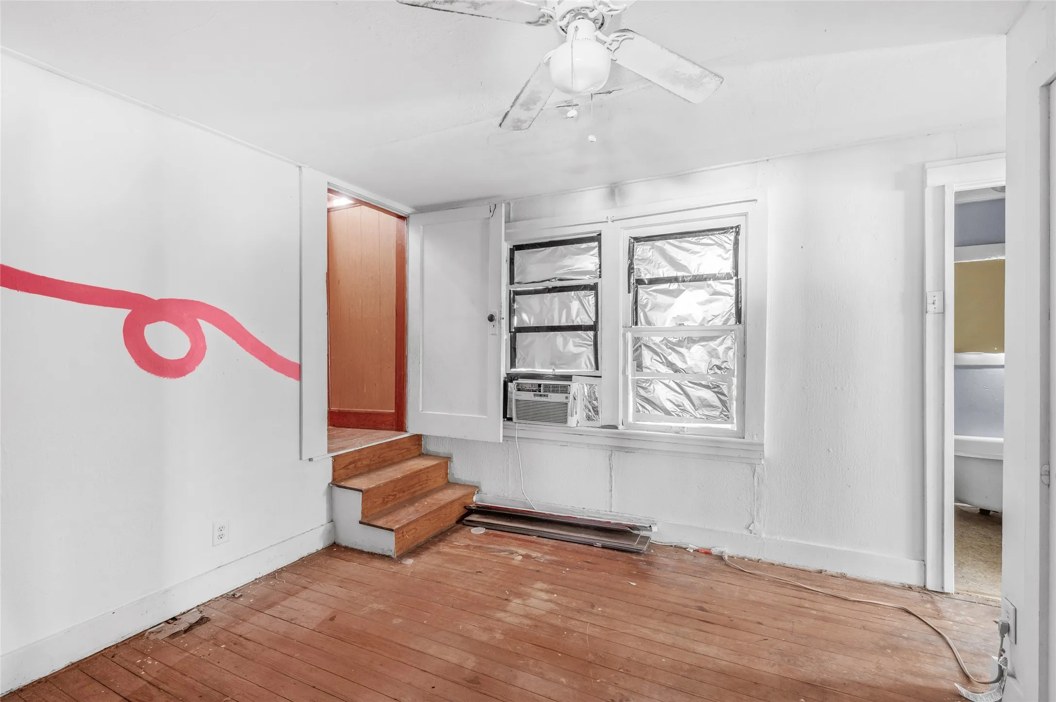 Single Family Residence For Sale in Grayson County , 1109 W Crawford Street, Denison, Texas 75020, 3 Bedrooms, 2 Bathrooms, Garage spaces, 1,314 Sqft, built in 1920, Preowned, Price $85,000, mls#21256124, Real Estate Agent in Denison, Homes For Sale in Grayson county, Homes For Sale in Denison, Realtor in Denison Texas, Real Estate Brokerage Independent Realty Texas, Luminita Cordes Realtor