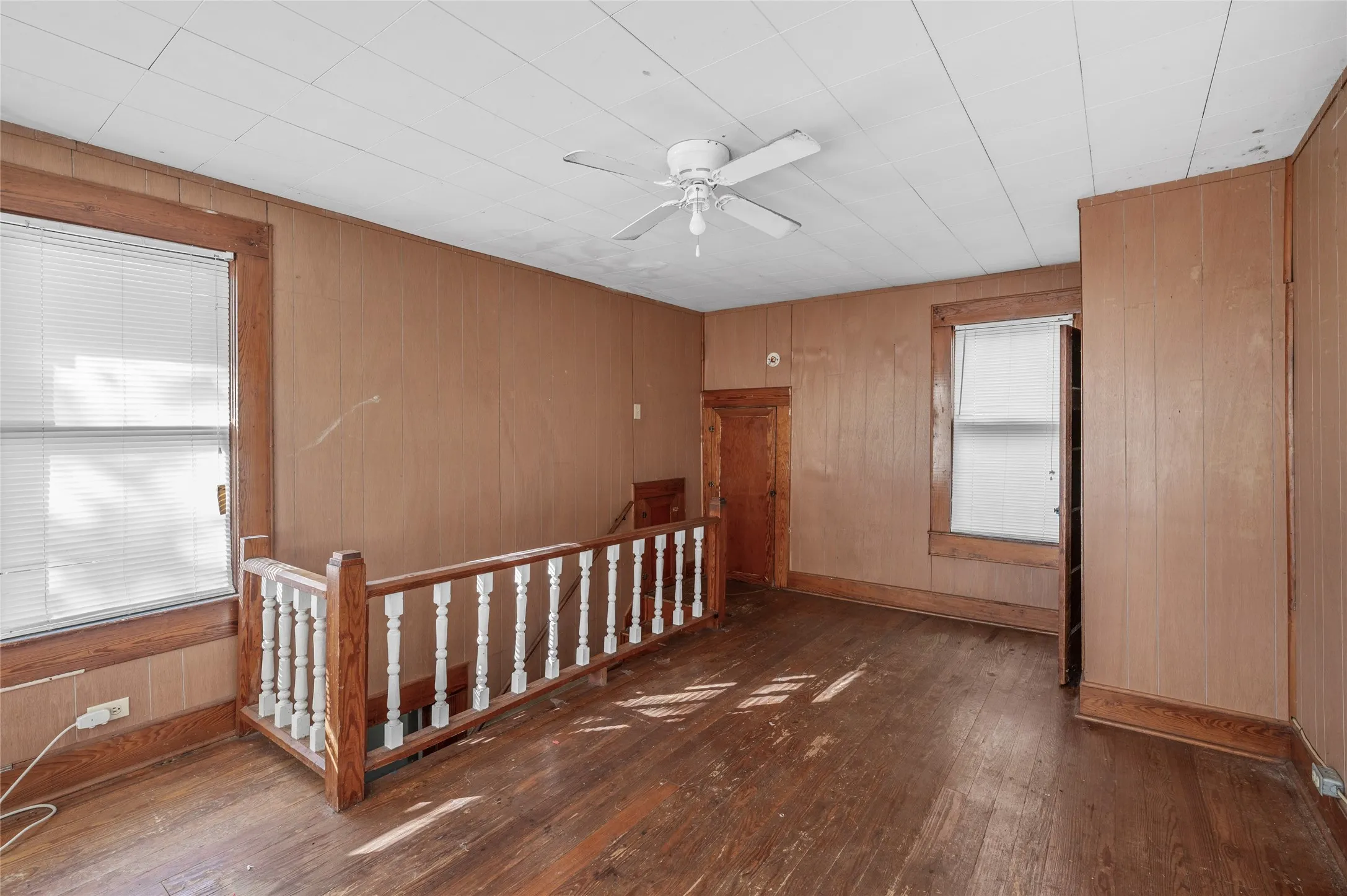 Single Family Residence For Sale in Grayson County , 1109 W Crawford Street, Denison, Texas 75020, 3 Bedrooms, 2 Bathrooms, Garage spaces, 1,314 Sqft, built in 1920, Preowned, Price $85,000, mls#21256124, Real Estate Agent in Denison, Homes For Sale in Grayson county, Homes For Sale in Denison, Realtor in Denison Texas, Real Estate Brokerage Independent Realty Texas, Luminita Cordes Realtor