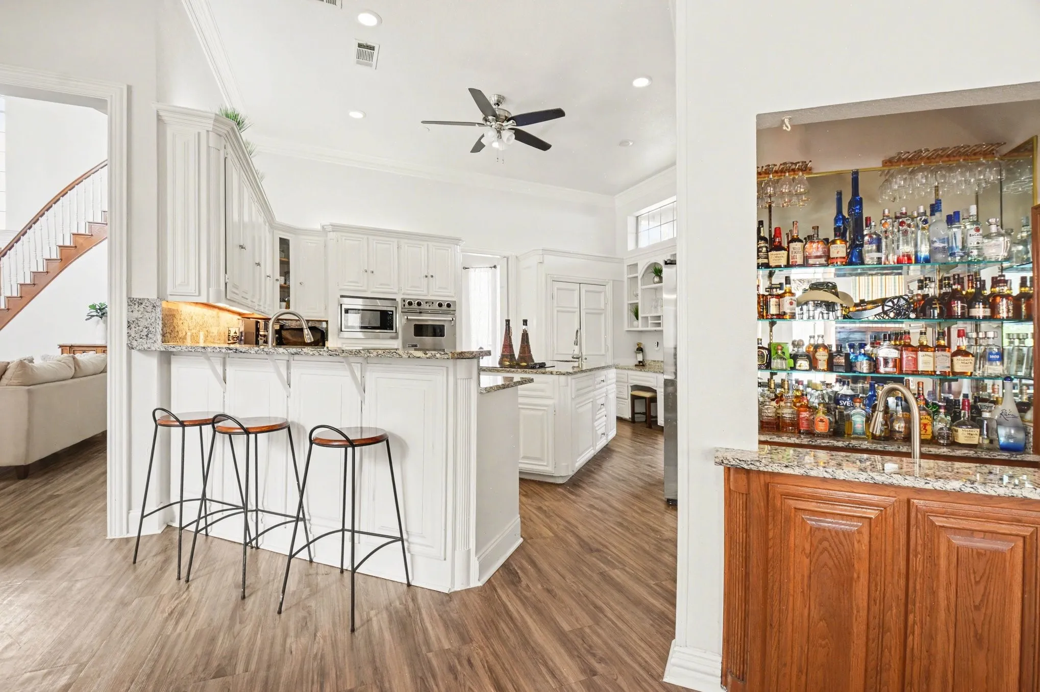 Single Family Residence For Sale in Tarrant County , 5205 Vicksburg Drive, Arlington, Texas 76017, 5 Bedroom, 4 Bathroom, 3 Garage spaces, 5,420 Sqft, built in 1990, mls#21247164, Real Estate Agent in Arlington, Homes For Sale in Tarrant county, Homes For Sale in Arlington, Realtor in Arlington Texas, Real Estate Brokerage Independent Realty Texas, Luminita Cordes Realtor