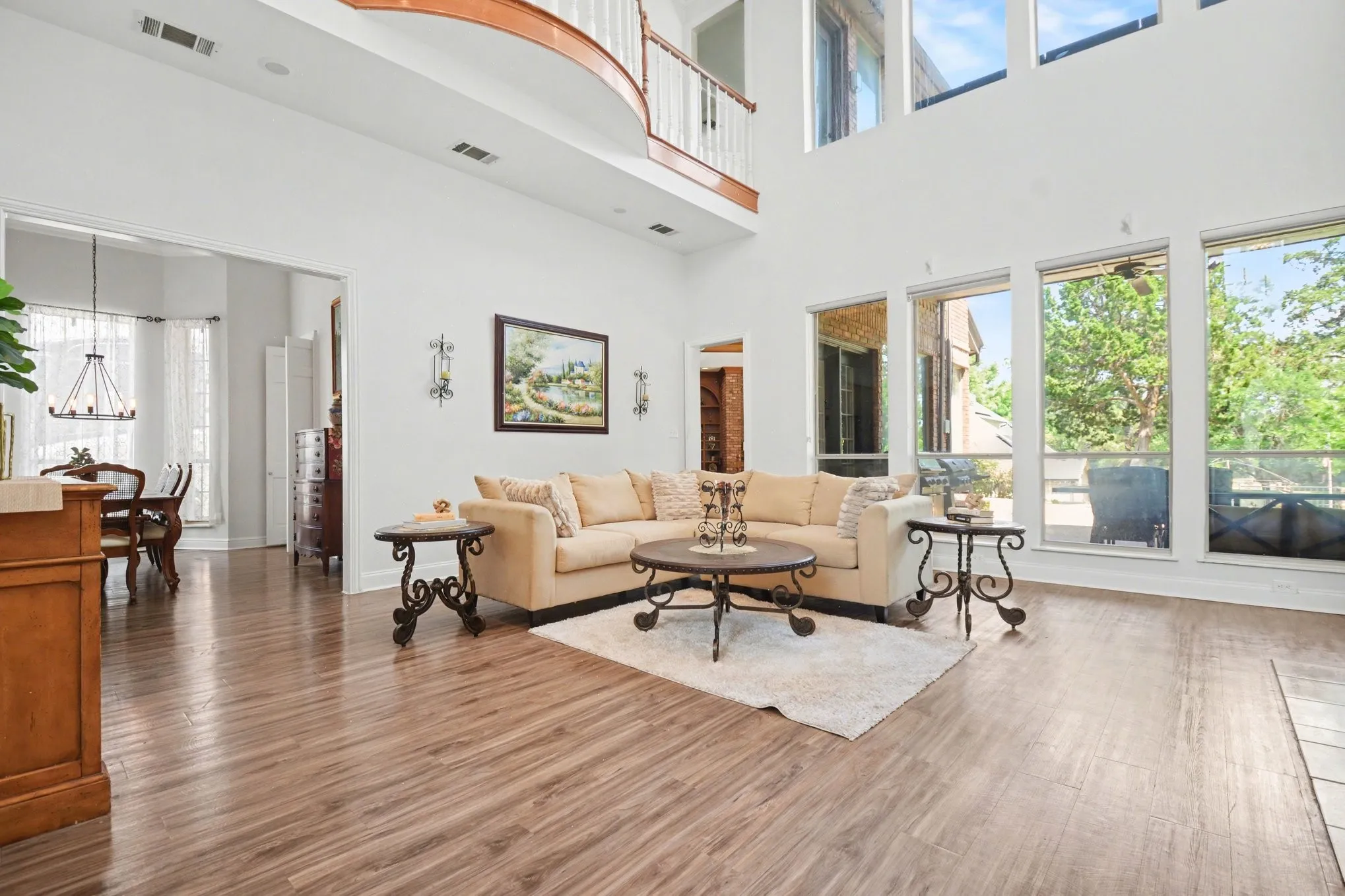 Single Family Residence For Sale in Tarrant County , 5205 Vicksburg Drive, Arlington, Texas 76017, 5 Bedroom, 4 Bathroom, 3 Garage spaces, 5,420 Sqft, built in 1990, mls#21247164, Real Estate Agent in Arlington, Homes For Sale in Tarrant county, Homes For Sale in Arlington, Realtor in Arlington Texas, Real Estate Brokerage Independent Realty Texas, Luminita Cordes Realtor
