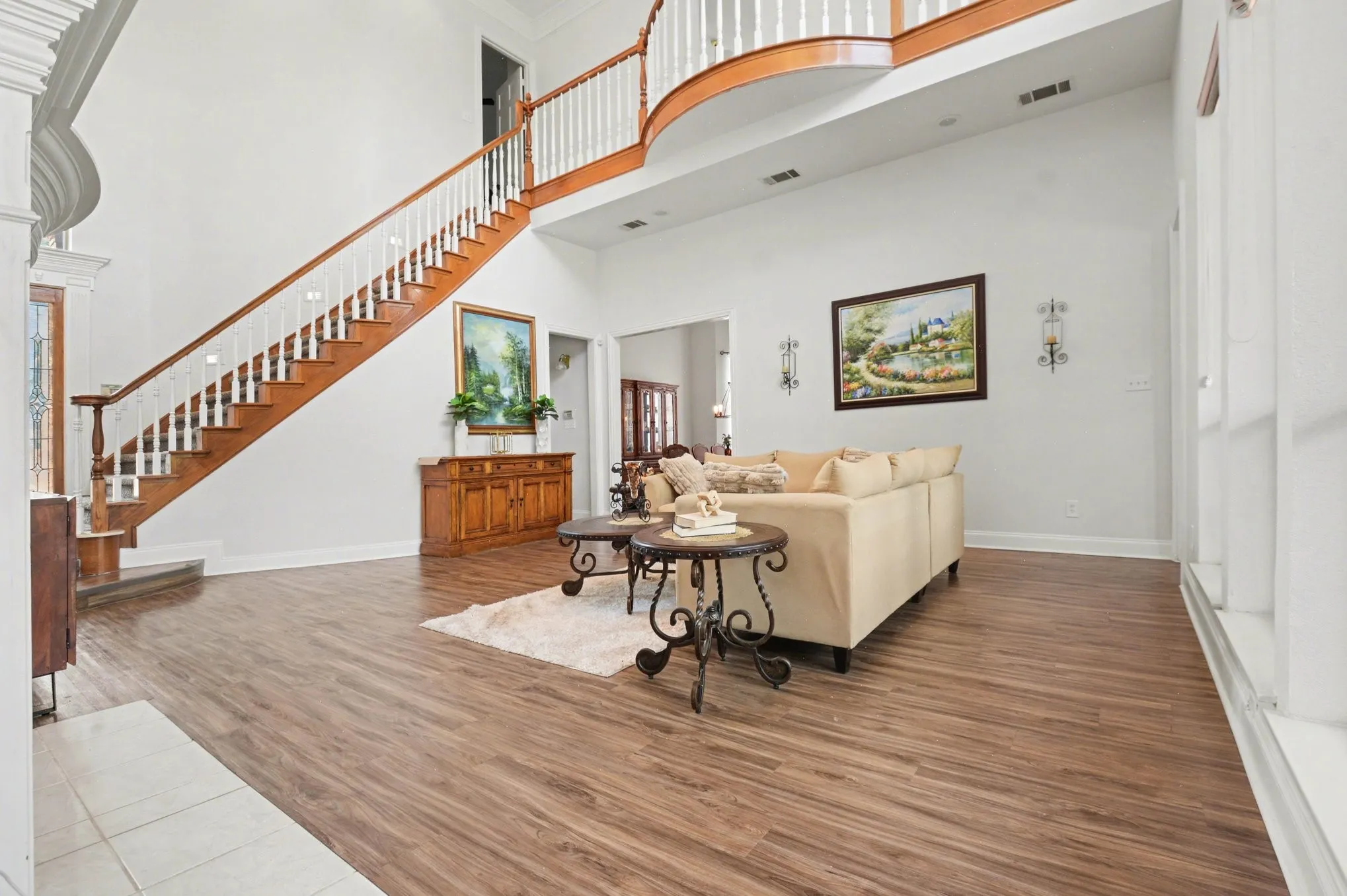 Single Family Residence For Sale in Tarrant County , 5205 Vicksburg Drive, Arlington, Texas 76017, 5 Bedroom, 4 Bathroom, 3 Garage spaces, 5,420 Sqft, built in 1990, mls#21247164, Real Estate Agent in Arlington, Homes For Sale in Tarrant county, Homes For Sale in Arlington, Realtor in Arlington Texas, Real Estate Brokerage Independent Realty Texas, Luminita Cordes Realtor