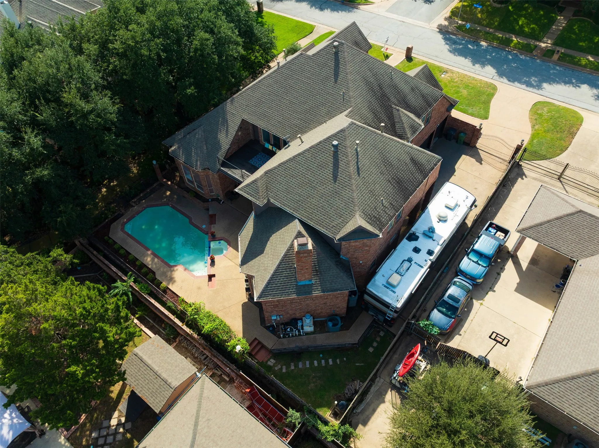 Single Family Residence For Sale in Tarrant County , 5205 Vicksburg Drive, Arlington, Texas 76017, 5 Bedroom, 4 Bathroom, 3 Garage spaces, 5,420 Sqft, built in 1990, mls#21247164, Real Estate Agent in Arlington, Homes For Sale in Tarrant county, Homes For Sale in Arlington, Realtor in Arlington Texas, Real Estate Brokerage Independent Realty Texas, Luminita Cordes Realtor