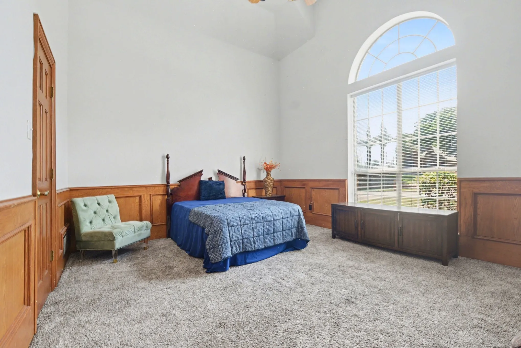 Single Family Residence For Sale in Tarrant County , 5205 Vicksburg Drive, Arlington, Texas 76017, 5 Bedroom, 4 Bathroom, 3 Garage spaces, 5,420 Sqft, built in 1990, mls#21247164, Real Estate Agent in Arlington, Homes For Sale in Tarrant county, Homes For Sale in Arlington, Realtor in Arlington Texas, Real Estate Brokerage Independent Realty Texas, Luminita Cordes Realtor