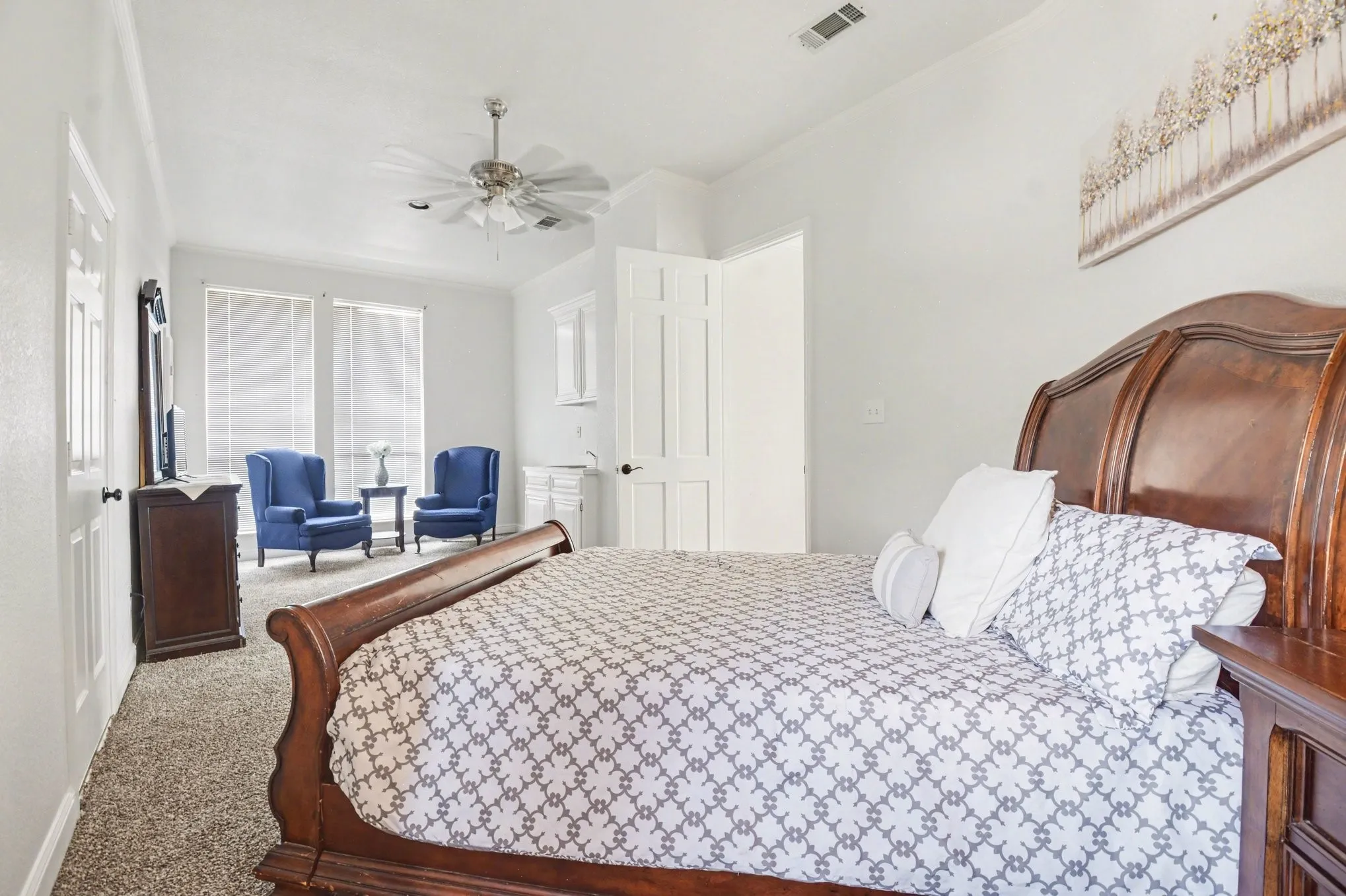 Single Family Residence For Sale in Tarrant County , 5205 Vicksburg Drive, Arlington, Texas 76017, 5 Bedroom, 4 Bathroom, 3 Garage spaces, 5,420 Sqft, built in 1990, mls#21247164, Real Estate Agent in Arlington, Homes For Sale in Tarrant county, Homes For Sale in Arlington, Realtor in Arlington Texas, Real Estate Brokerage Independent Realty Texas, Luminita Cordes Realtor