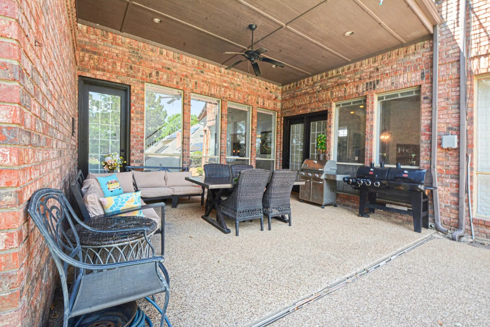 Single Family Residence For Sale in Tarrant County , 5205 Vicksburg Drive, Arlington, Texas 76017, 5 Bedroom, 4 Bathroom, 3 Garage spaces, 5,420 Sqft, built in 1990, mls#21247164, Real Estate Agent in Arlington, Homes For Sale in Tarrant county, Homes For Sale in Arlington, Realtor in Arlington Texas, Real Estate Brokerage Independent Realty Texas, Luminita Cordes Realtor