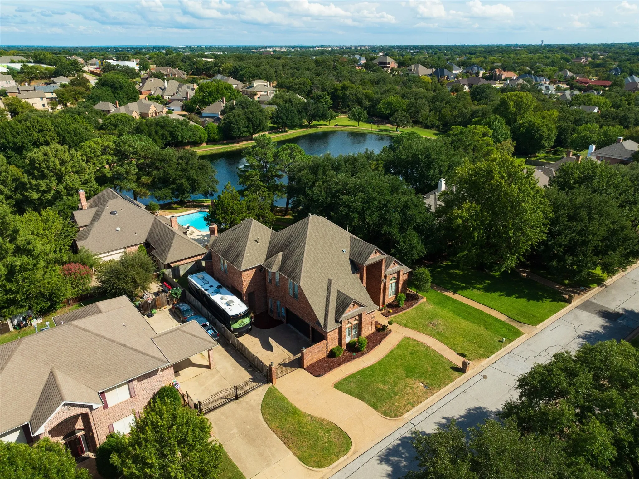 Single Family Residence For Sale in Tarrant County , 5205 Vicksburg Drive, Arlington, Texas 76017, 5 Bedroom, 4 Bathroom, 3 Garage spaces, 5,420 Sqft, built in 1990, mls#21247164, Real Estate Agent in Arlington, Homes For Sale in Tarrant county, Homes For Sale in Arlington, Realtor in Arlington Texas, Real Estate Brokerage Independent Realty Texas, Luminita Cordes Realtor