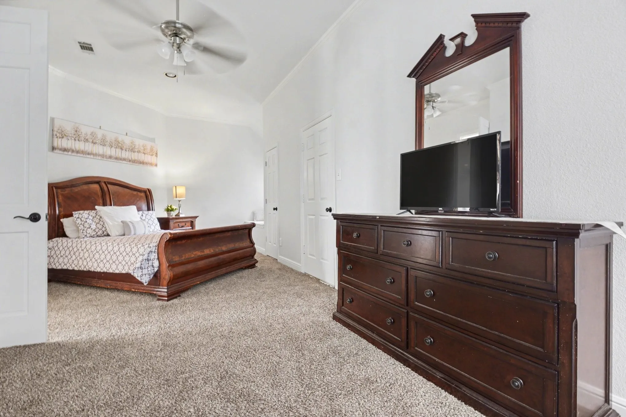 Single Family Residence For Sale in Tarrant County , 5205 Vicksburg Drive, Arlington, Texas 76017, 5 Bedroom, 4 Bathroom, 3 Garage spaces, 5,420 Sqft, built in 1990, mls#21247164, Real Estate Agent in Arlington, Homes For Sale in Tarrant county, Homes For Sale in Arlington, Realtor in Arlington Texas, Real Estate Brokerage Independent Realty Texas, Luminita Cordes Realtor