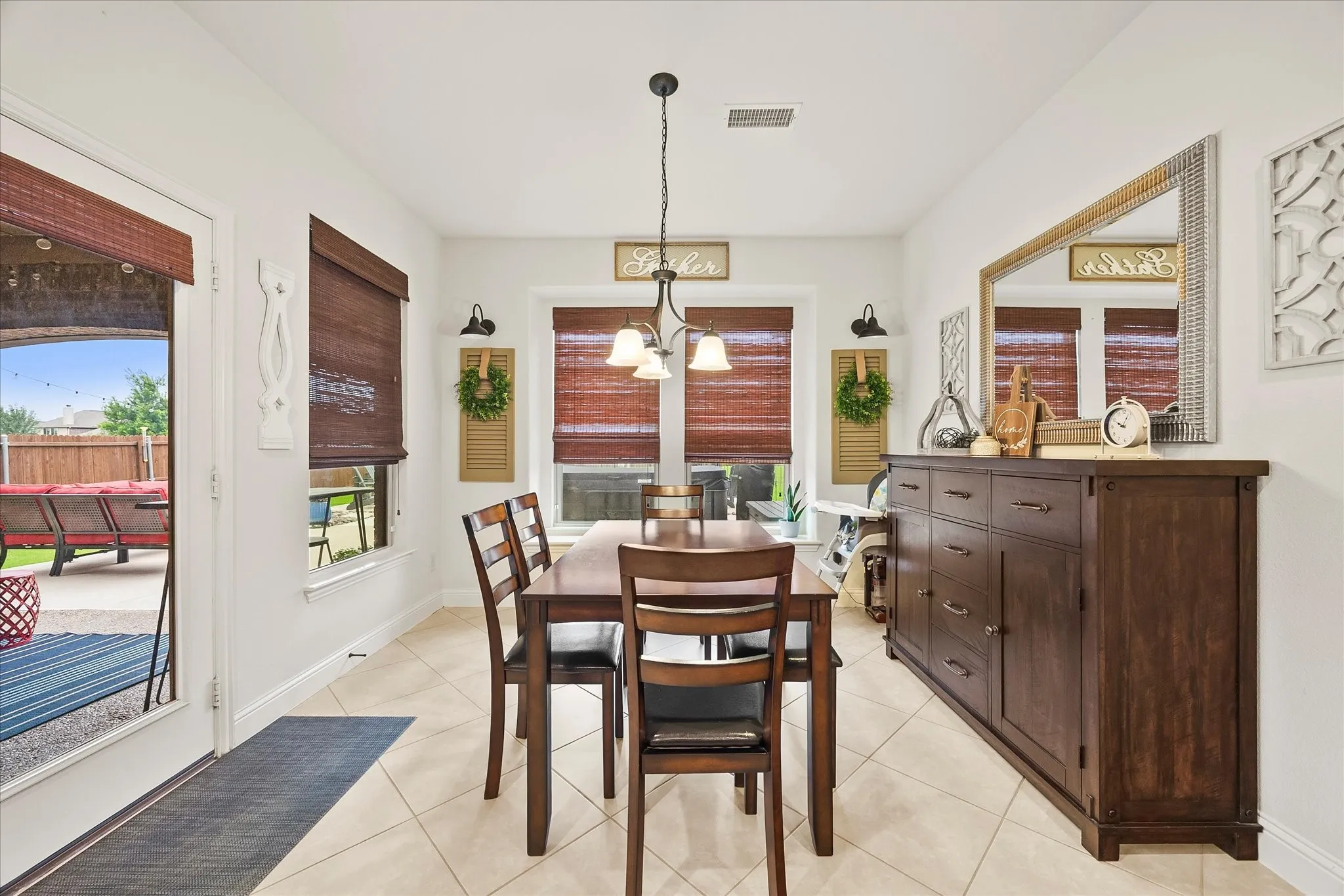 Single Family Residence For Sale in Kaufman County , 1056 Knoxbridge Road, Forney, Texas 75126, 4 Bedroom, 3 Bathroom, 2 Garage spaces, 3,343 Sqft, built in 2013, Preowned, mls#21256380, Real Estate Agent in Forney, Homes For Sale in Kaufman county, Homes For Sale in Forney, Realtor in Forney Texas, Real Estate Brokerage Independent Realty Texas, Luminita Cordes Realtor
