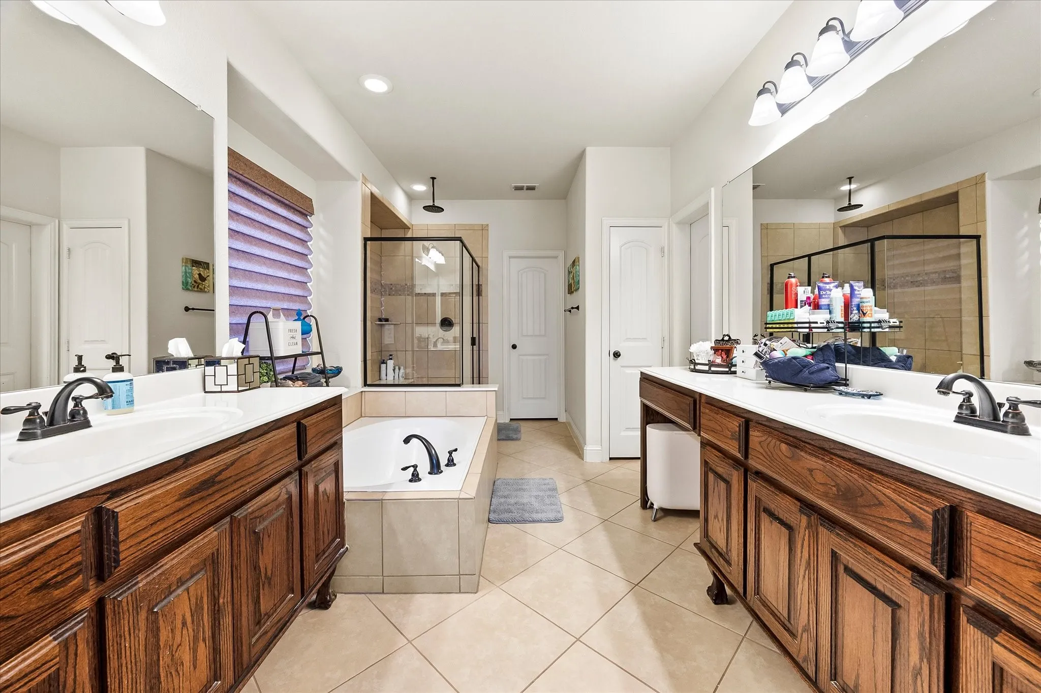 Single Family Residence For Sale in Kaufman County , 1056 Knoxbridge Road, Forney, Texas 75126, 4 Bedroom, 3 Bathroom, 2 Garage spaces, 3,343 Sqft, built in 2013, Preowned, mls#21256380, Real Estate Agent in Forney, Homes For Sale in Kaufman county, Homes For Sale in Forney, Realtor in Forney Texas, Real Estate Brokerage Independent Realty Texas, Luminita Cordes Realtor
